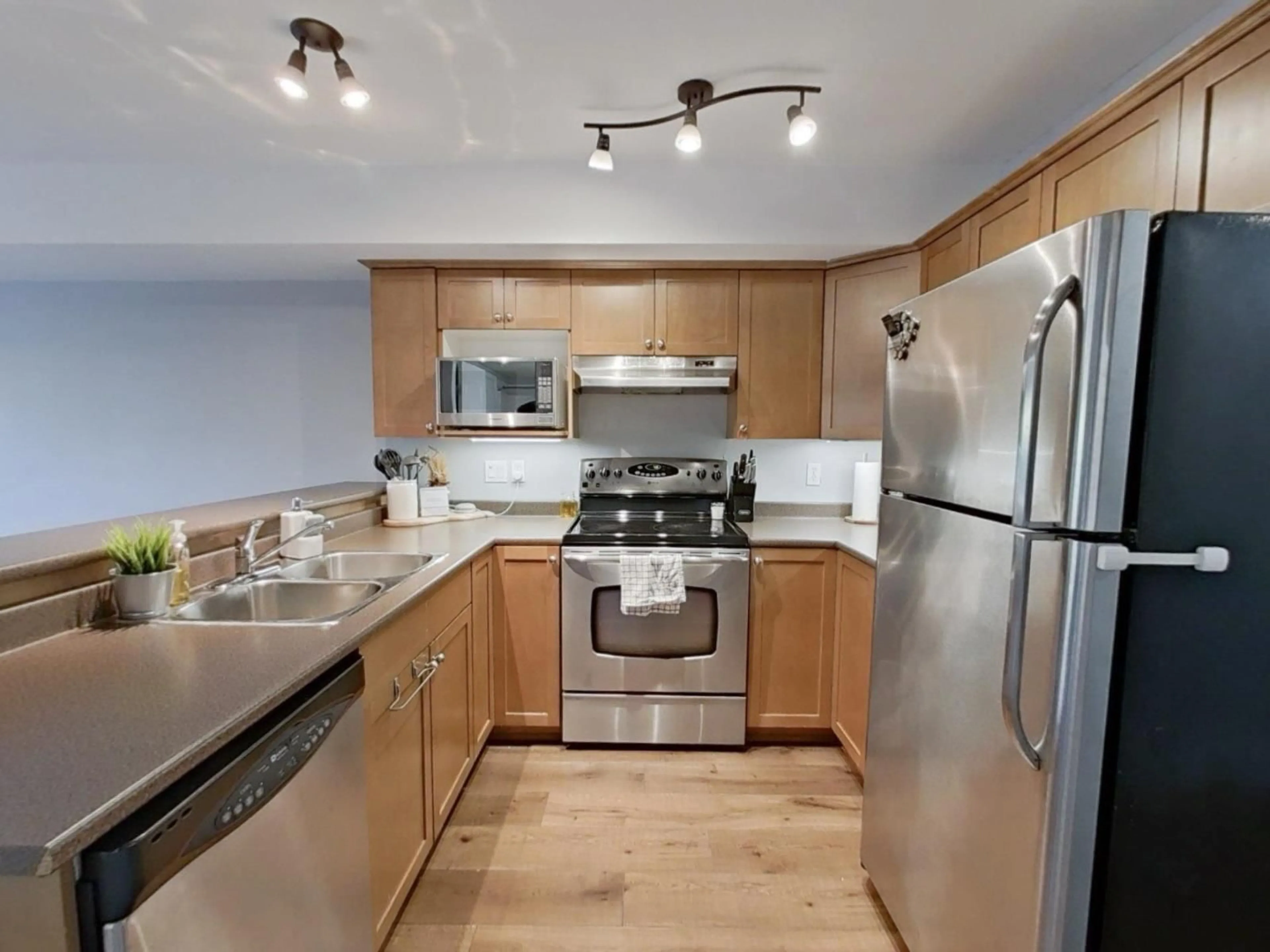 Standard kitchen, wood/laminate floor for 201 - 8955 EDWARD STREET, Chilliwack British Columbia V2P4E2