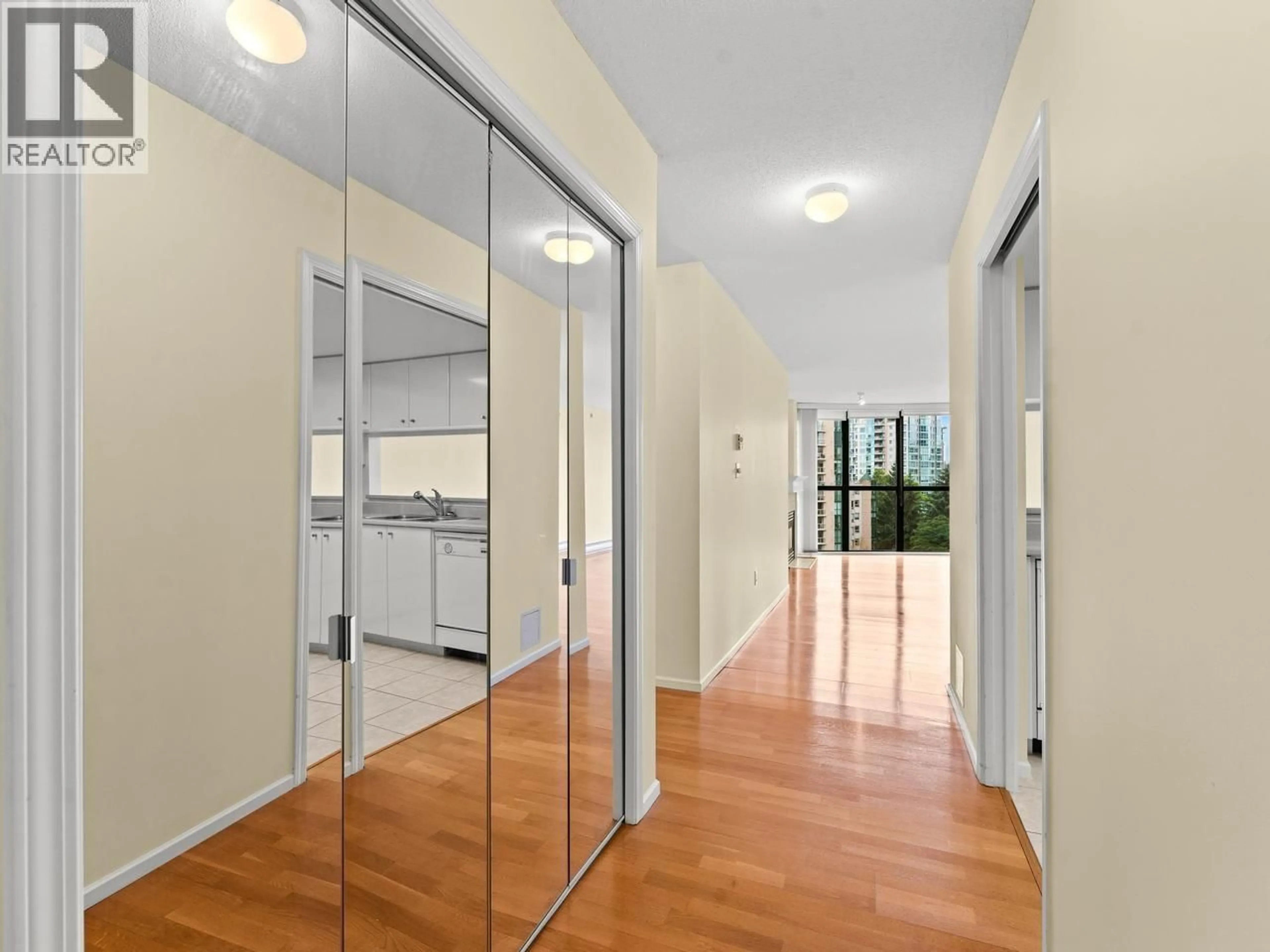 Indoor foyer for 1004 - 1196 PIPELINE ROAD, Coquitlam British Columbia V3B7Z6