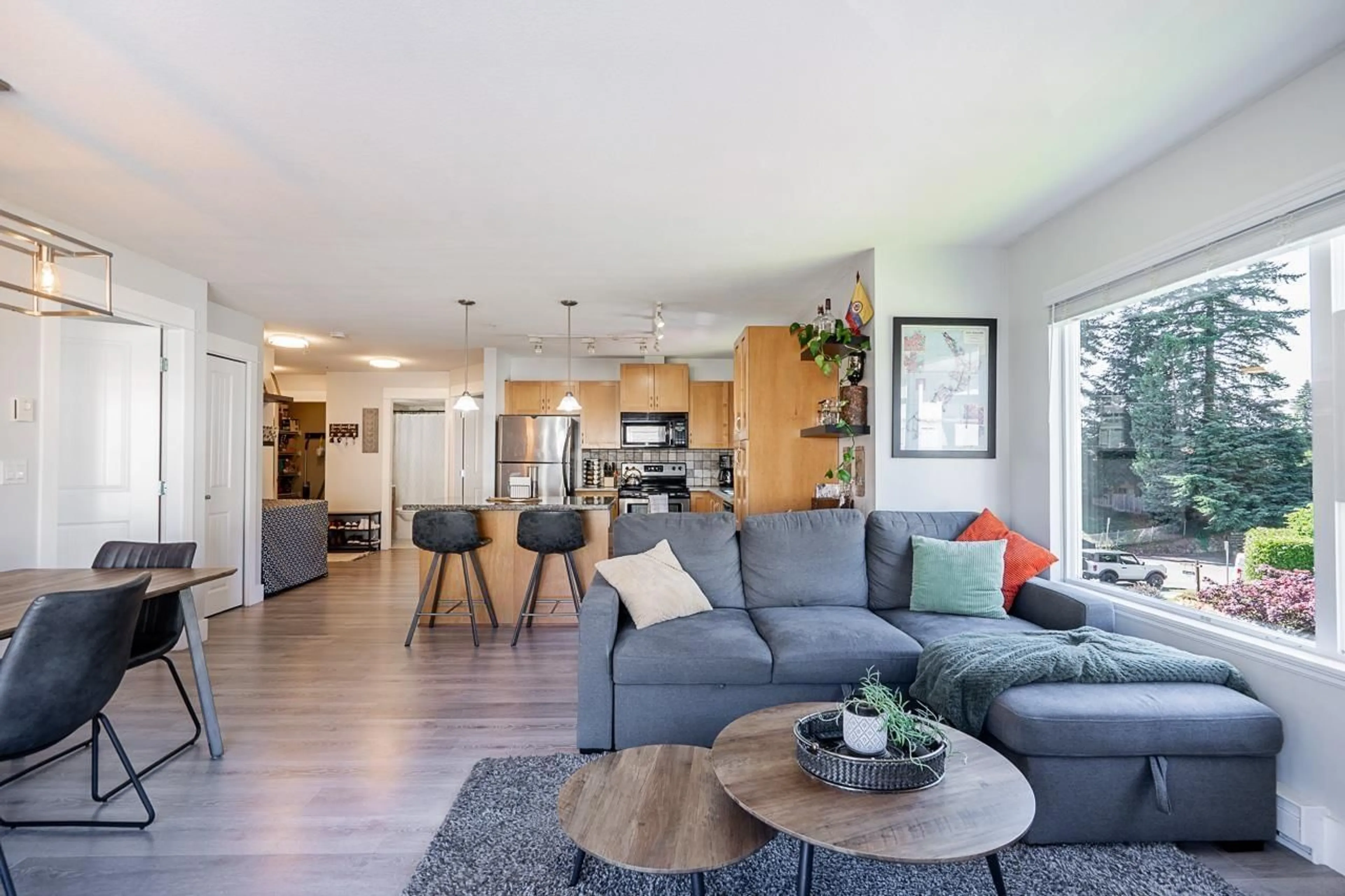 Living room with furniture, unknown for 316 - 2955 DIAMOND CRESCENT, Abbotsford British Columbia V2T2L5