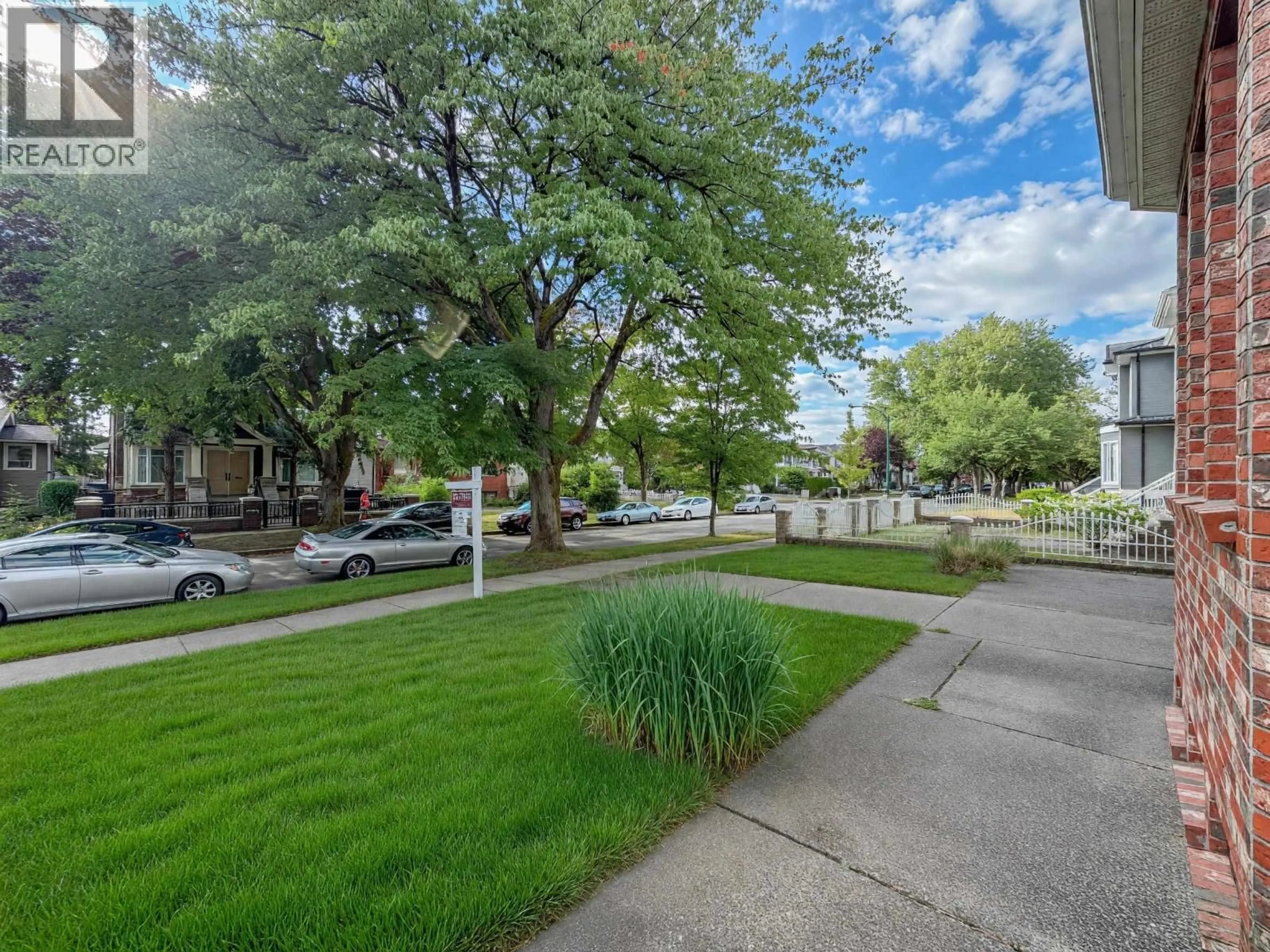 A pic from outside/outdoor area/front of a property/back of a property/a pic from drone, street for 6332 BROOKS STREET, Vancouver British Columbia V5S3J4