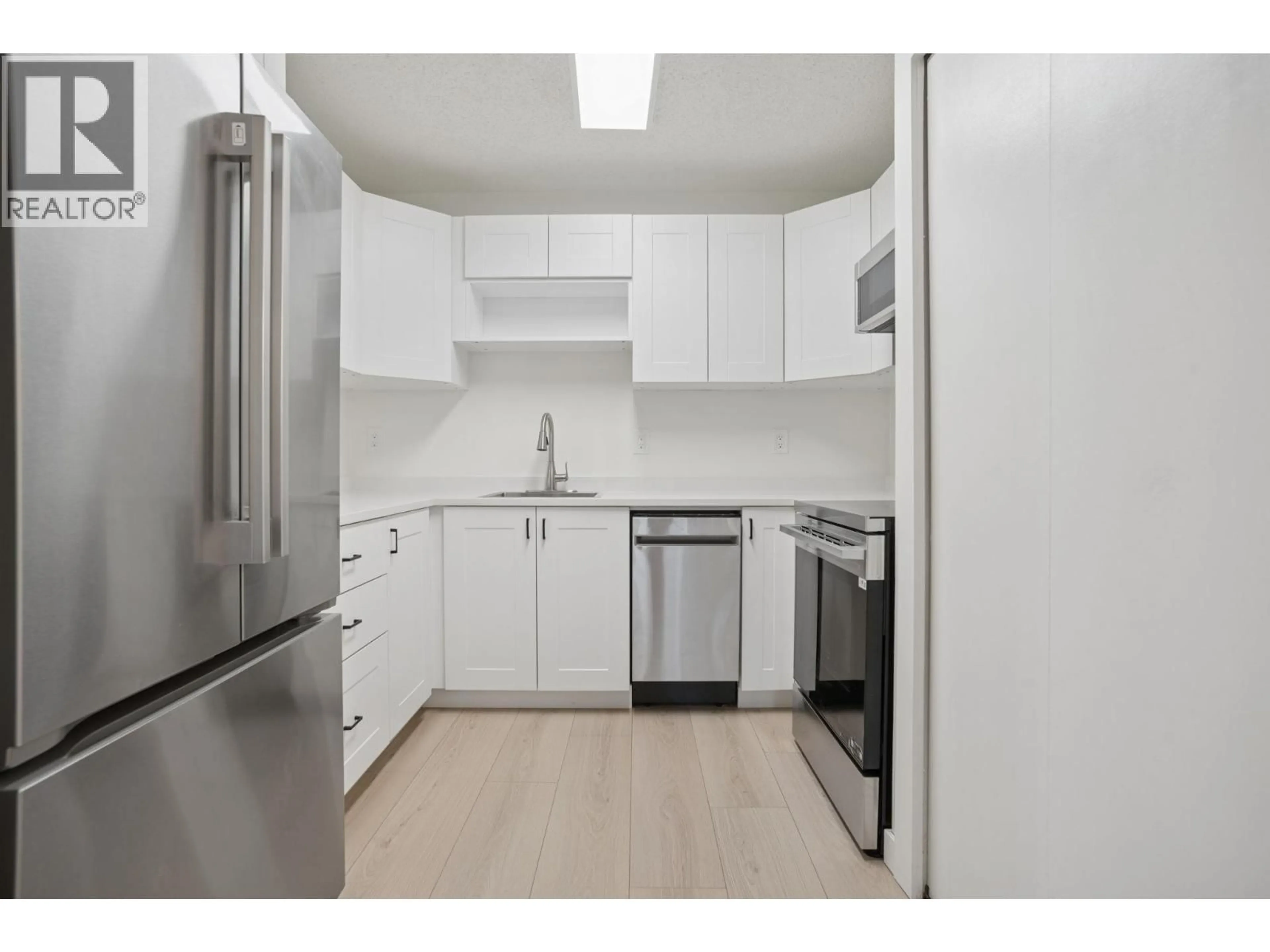 Standard kitchen, unknown for 3 - 3250 4TH AVENUE, Vancouver British Columbia V6K1R9
