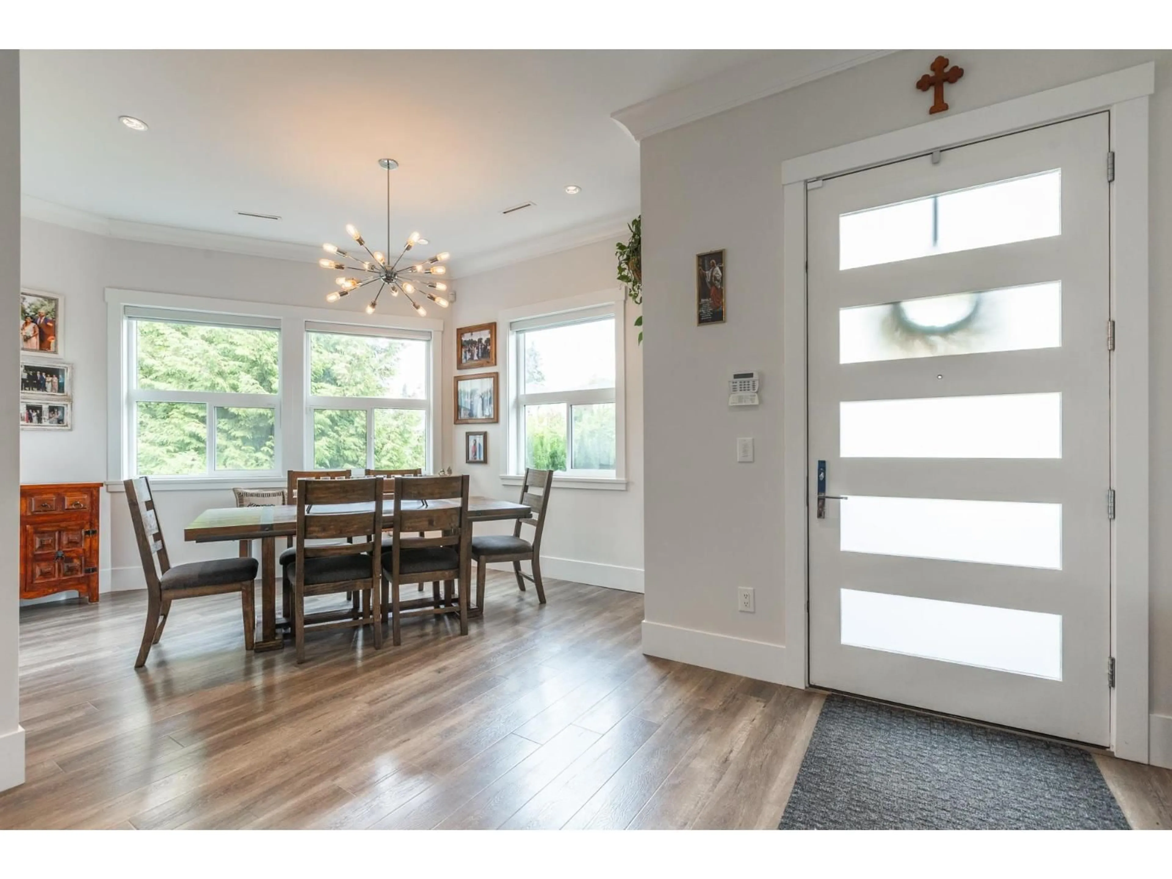 Dining room, wood/laminate floor for 15836 105A AVENUE, Surrey British Columbia V4N3J4