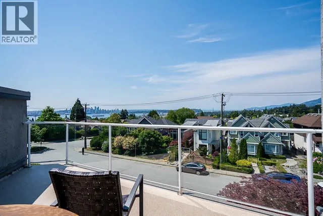 1416 MAHON AVENUE, North Vancouver 5