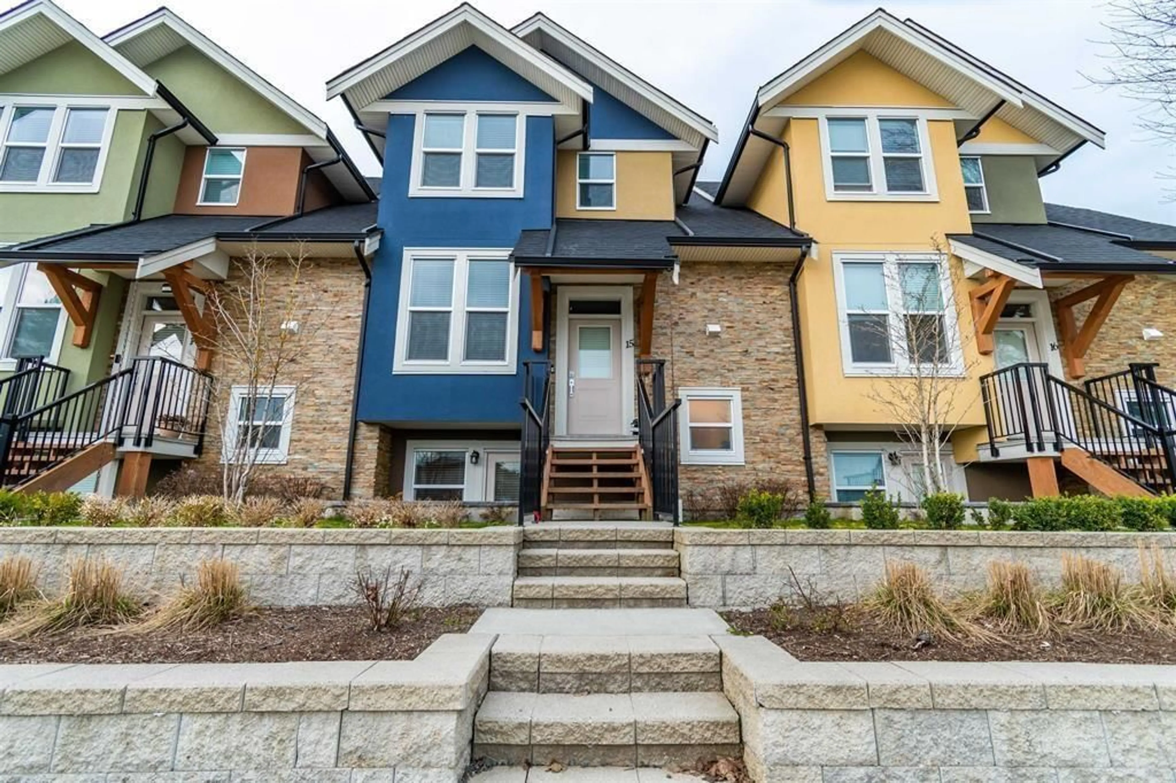 Home with brick exterior material, street for 15 - 45455 SPADINA AVENUE, Chilliwack British Columbia V2P0G4