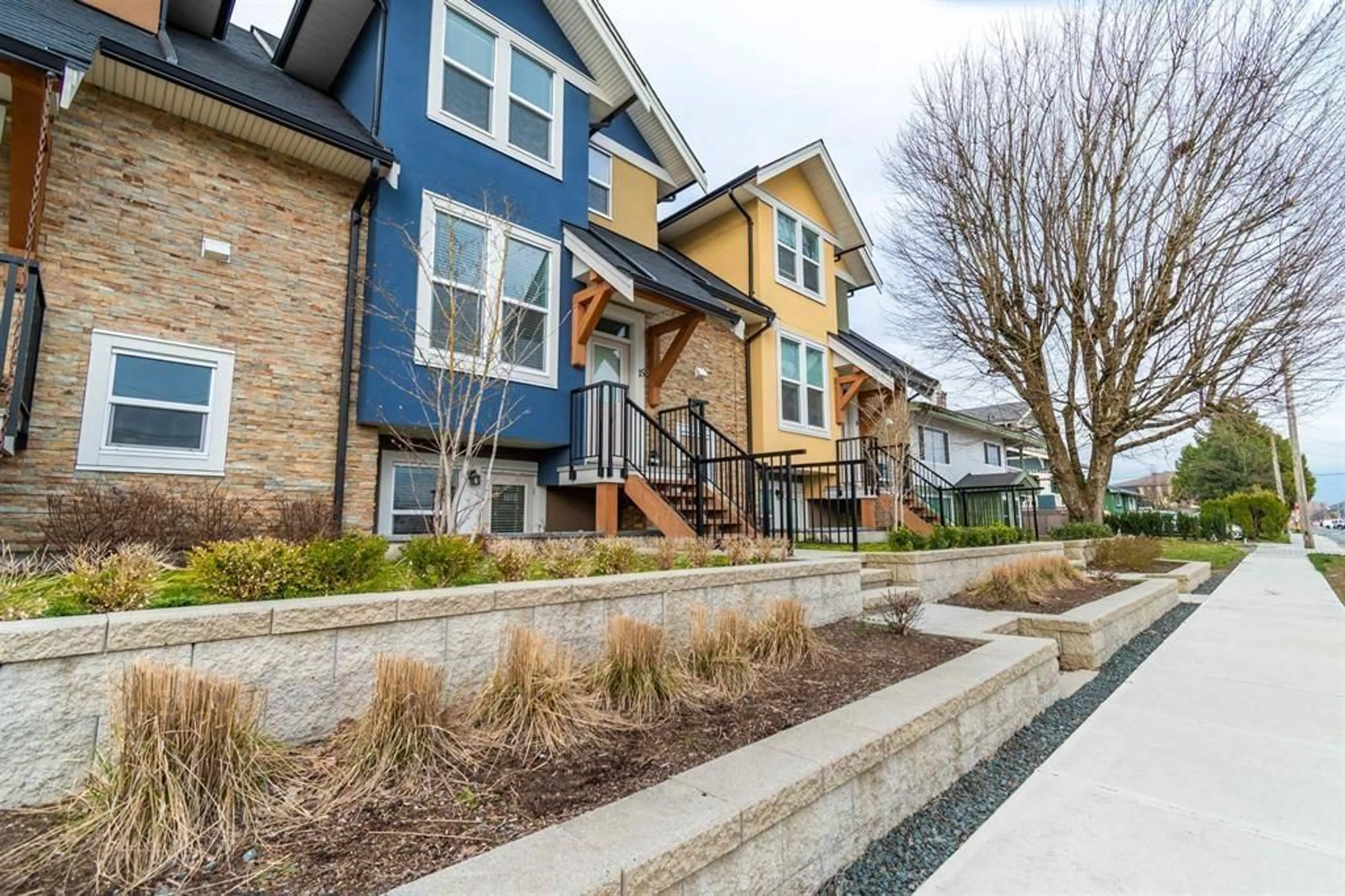Home with brick exterior material, street for 15 - 45455 SPADINA AVENUE, Chilliwack British Columbia V2P0G4