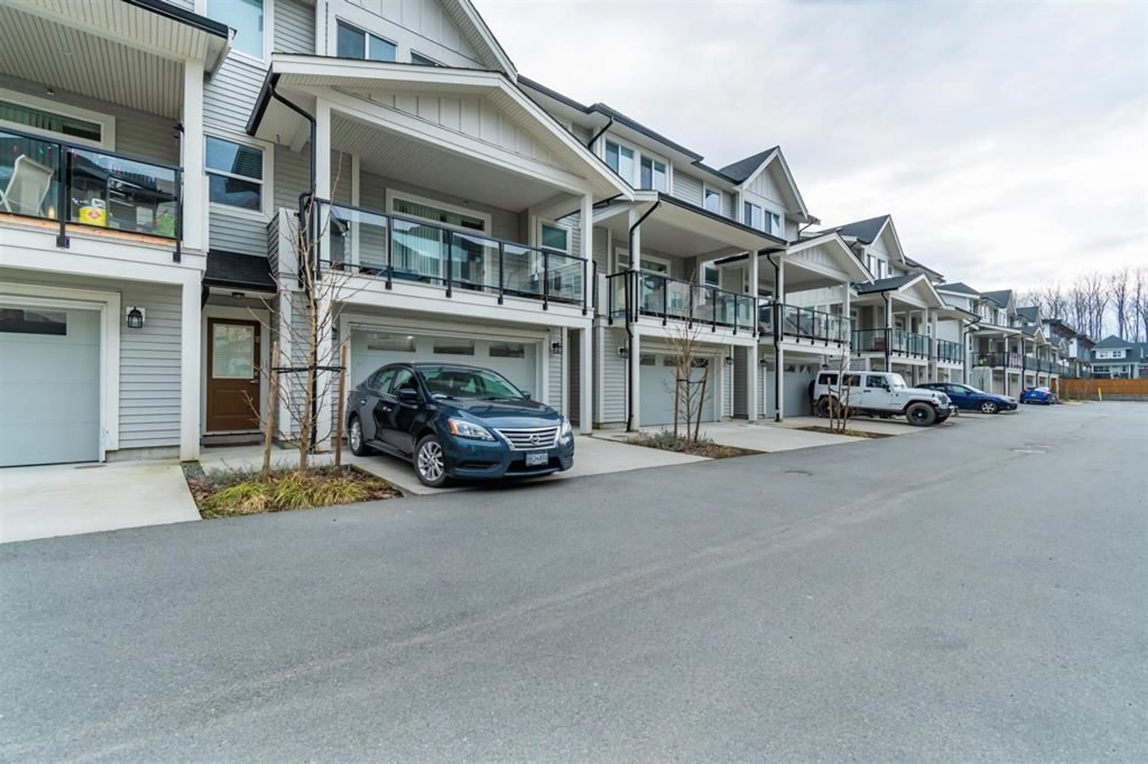 A pic from outside/outdoor area/front of a property/back of a property/a pic from drone, street for 15 - 45455 SPADINA AVENUE, Chilliwack British Columbia V2P0G4