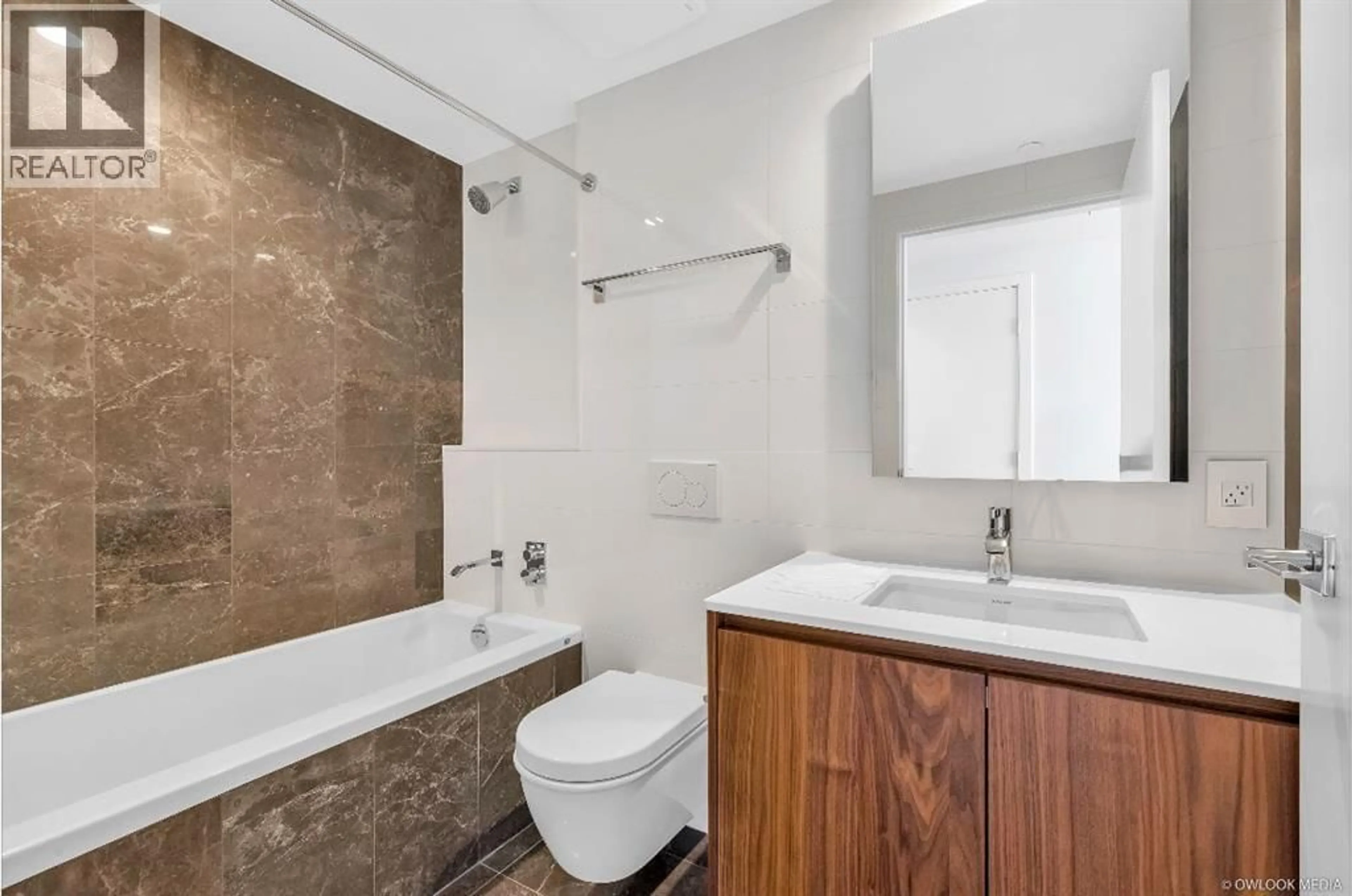 Standard bathroom, ceramic/tile floor for 505/506 - 375 59TH AVENUE, Vancouver British Columbia V5X0J4