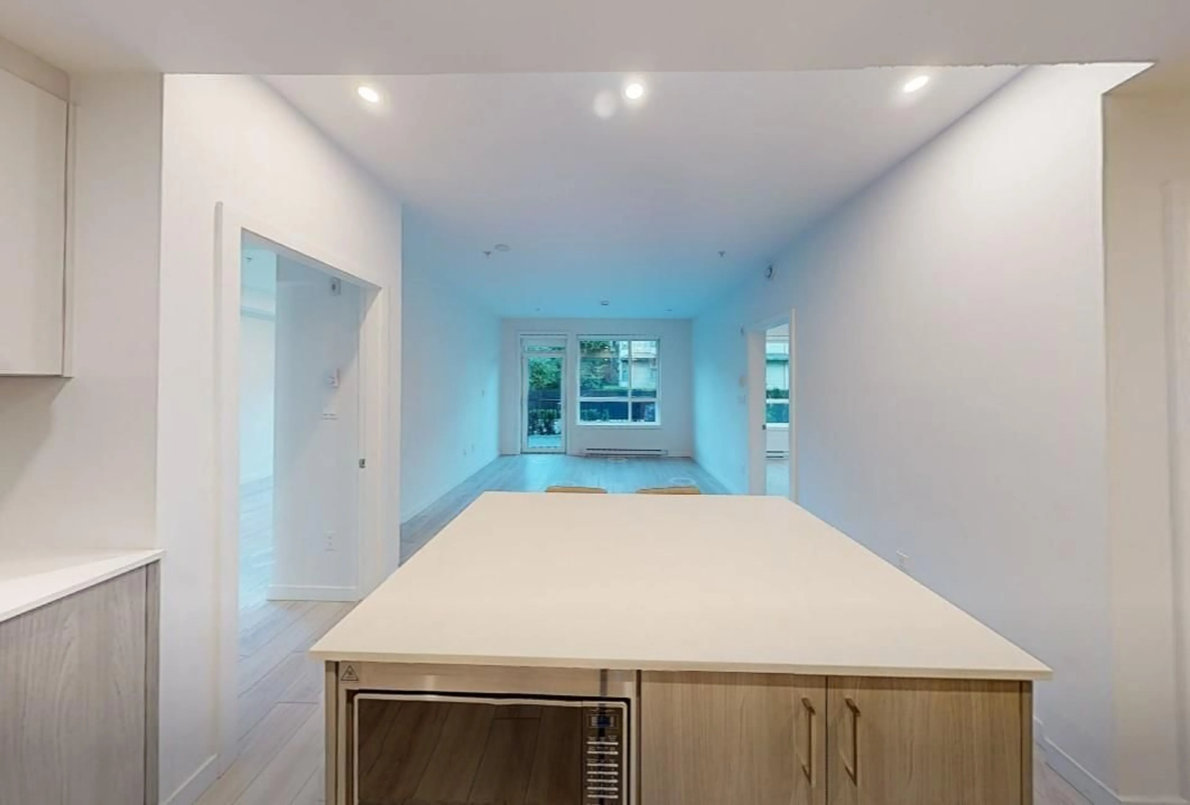 Open concept kitchen, ceramic/tile floor for 110 - 13838 108 AVENUE, Surrey British Columbia V3T0T8