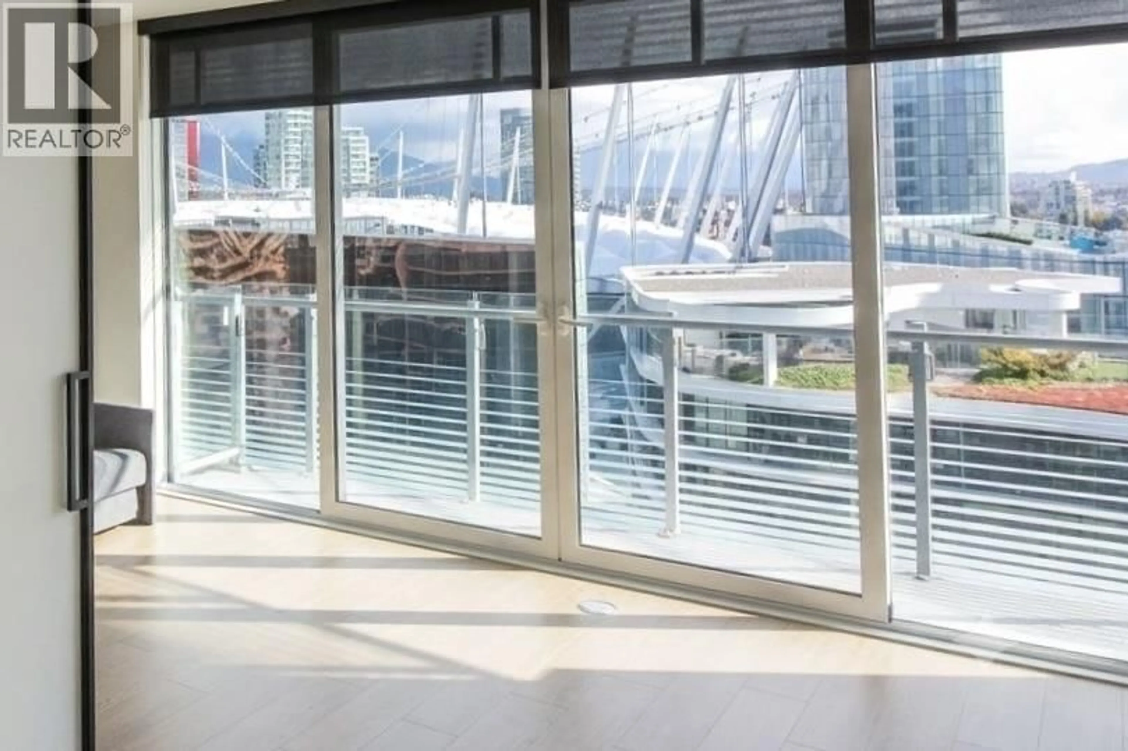 Indoor foyer for 2110 - 89 NELSON STREET, Vancouver British Columbia V6Z0E7