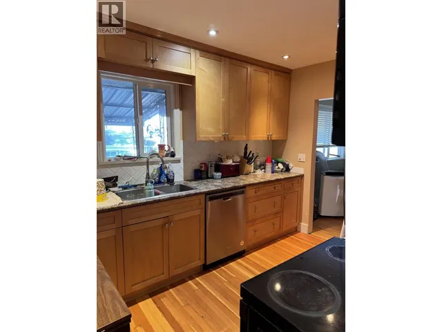 833 SCOTT STREET, New Westminster 4