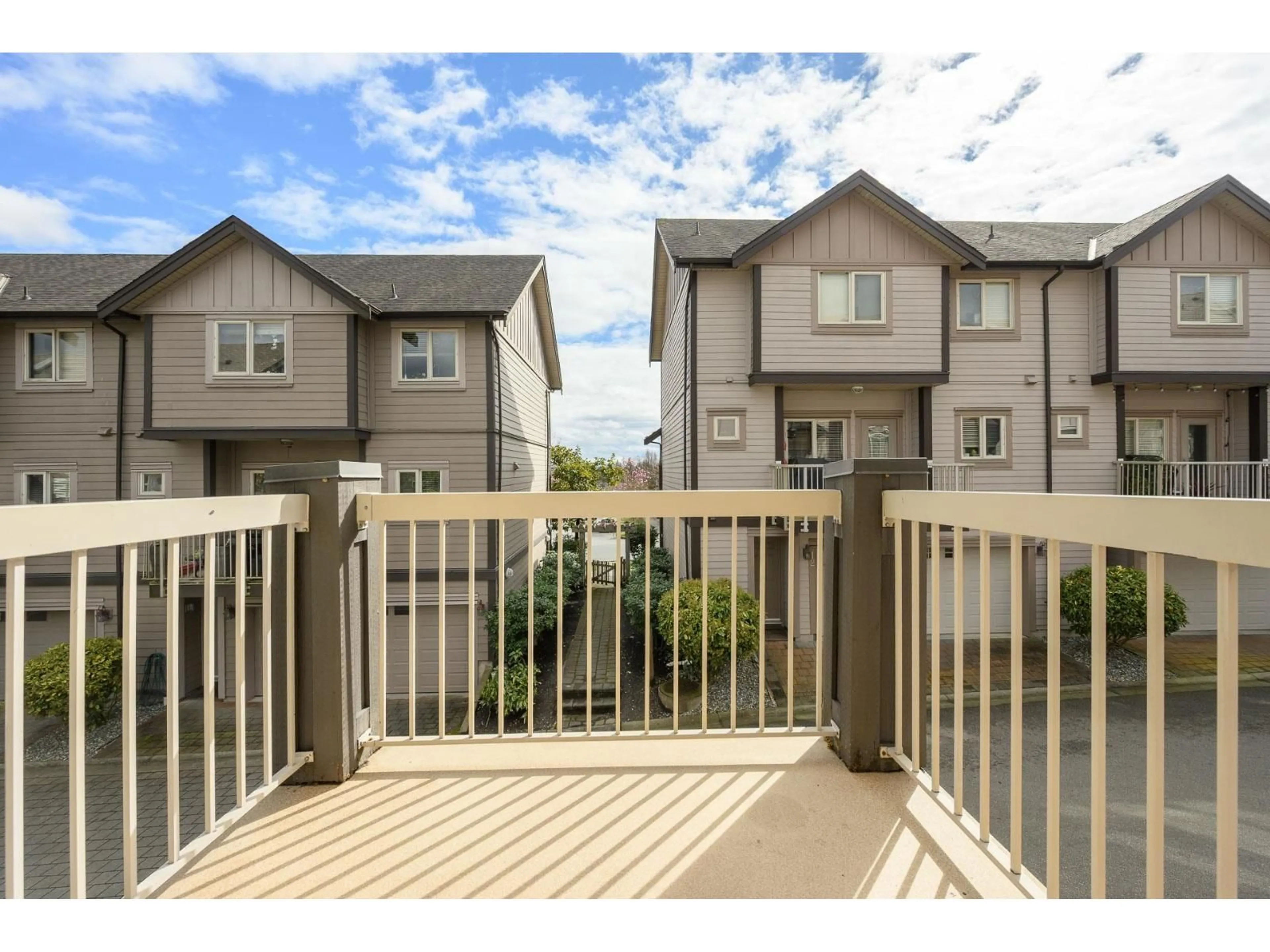 Patio, unknown for 15 - 19219 67 AVENUE, Surrey British Columbia V4N0C4