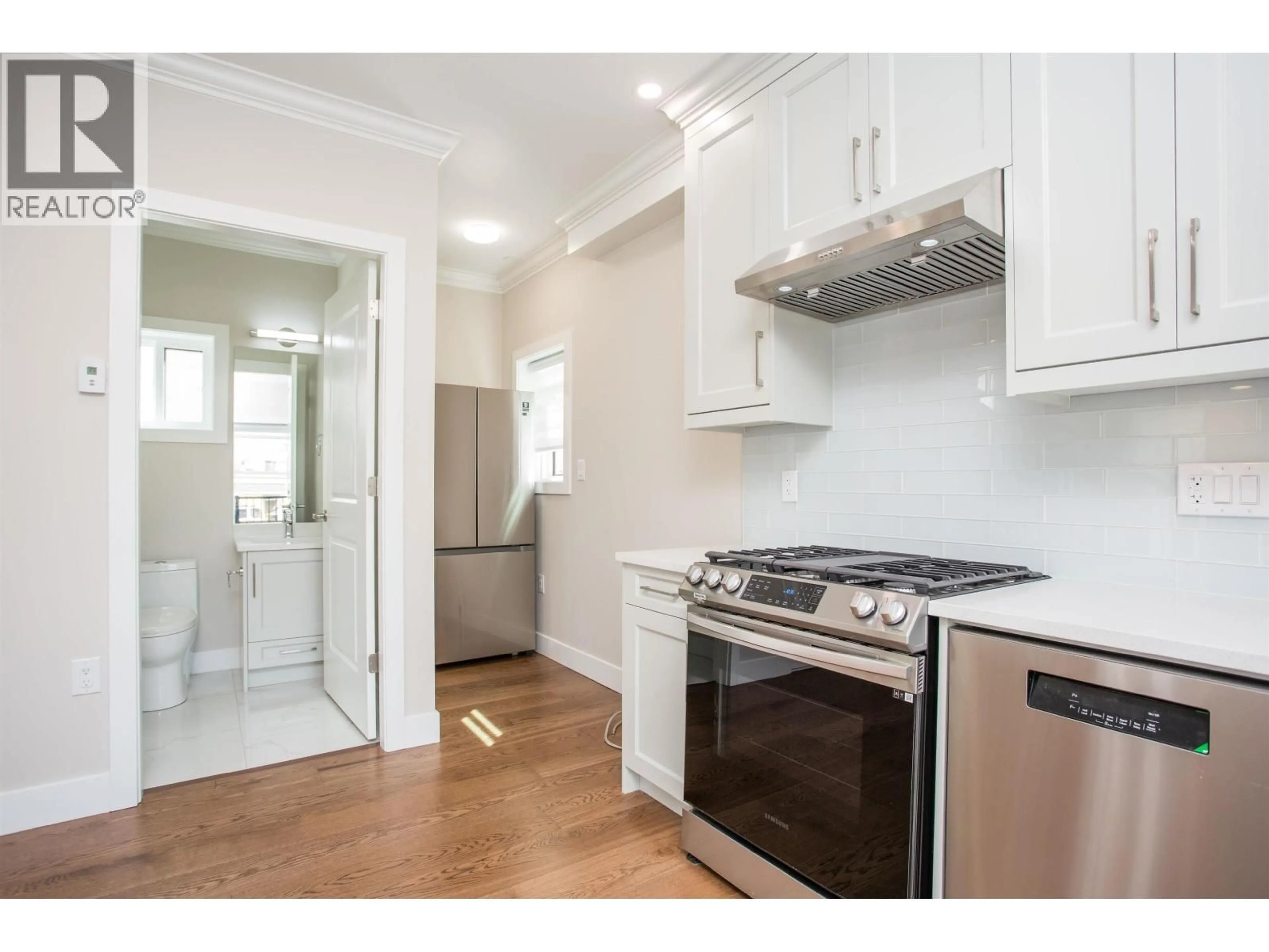 Standard kitchen, unknown for 2028 42ND AVENUE, Vancouver British Columbia V5P1L8