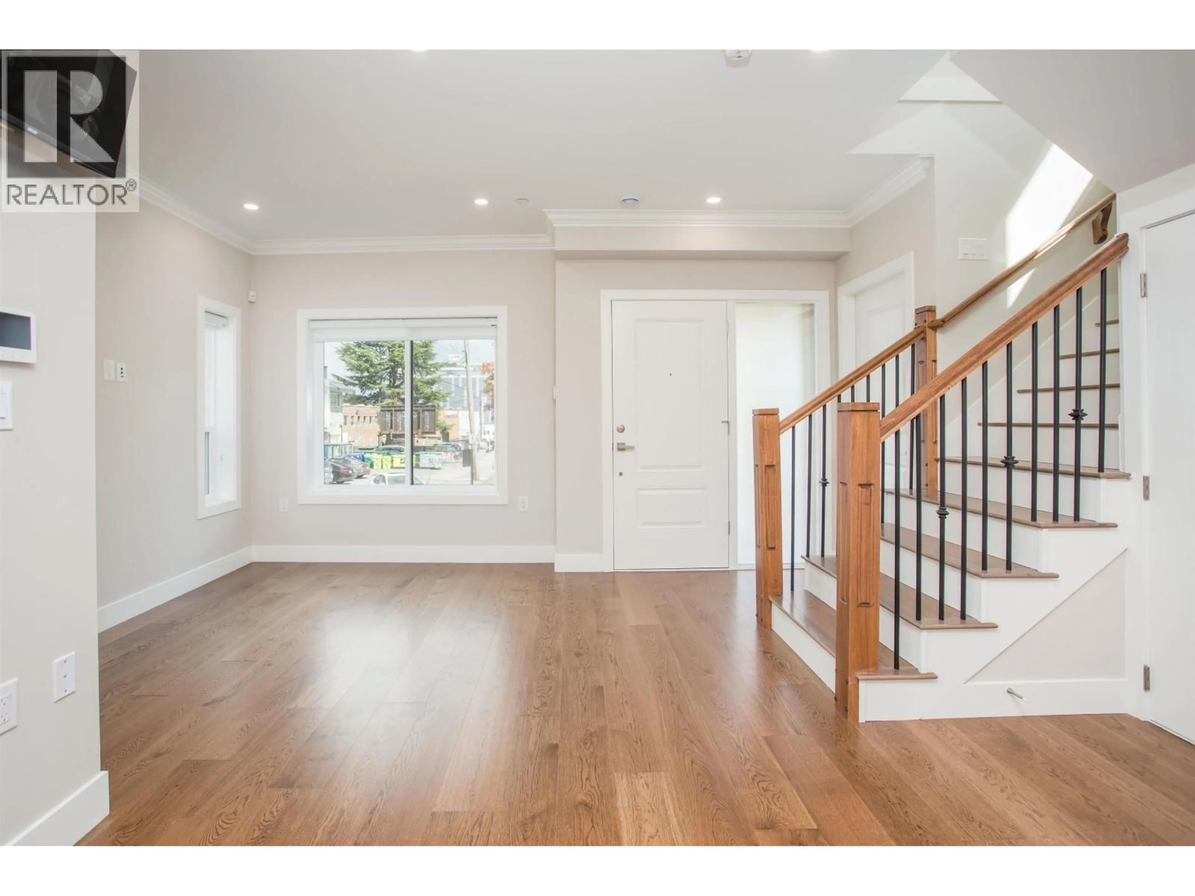 Indoor entryway for 2028 42ND AVENUE, Vancouver British Columbia V5P1L8