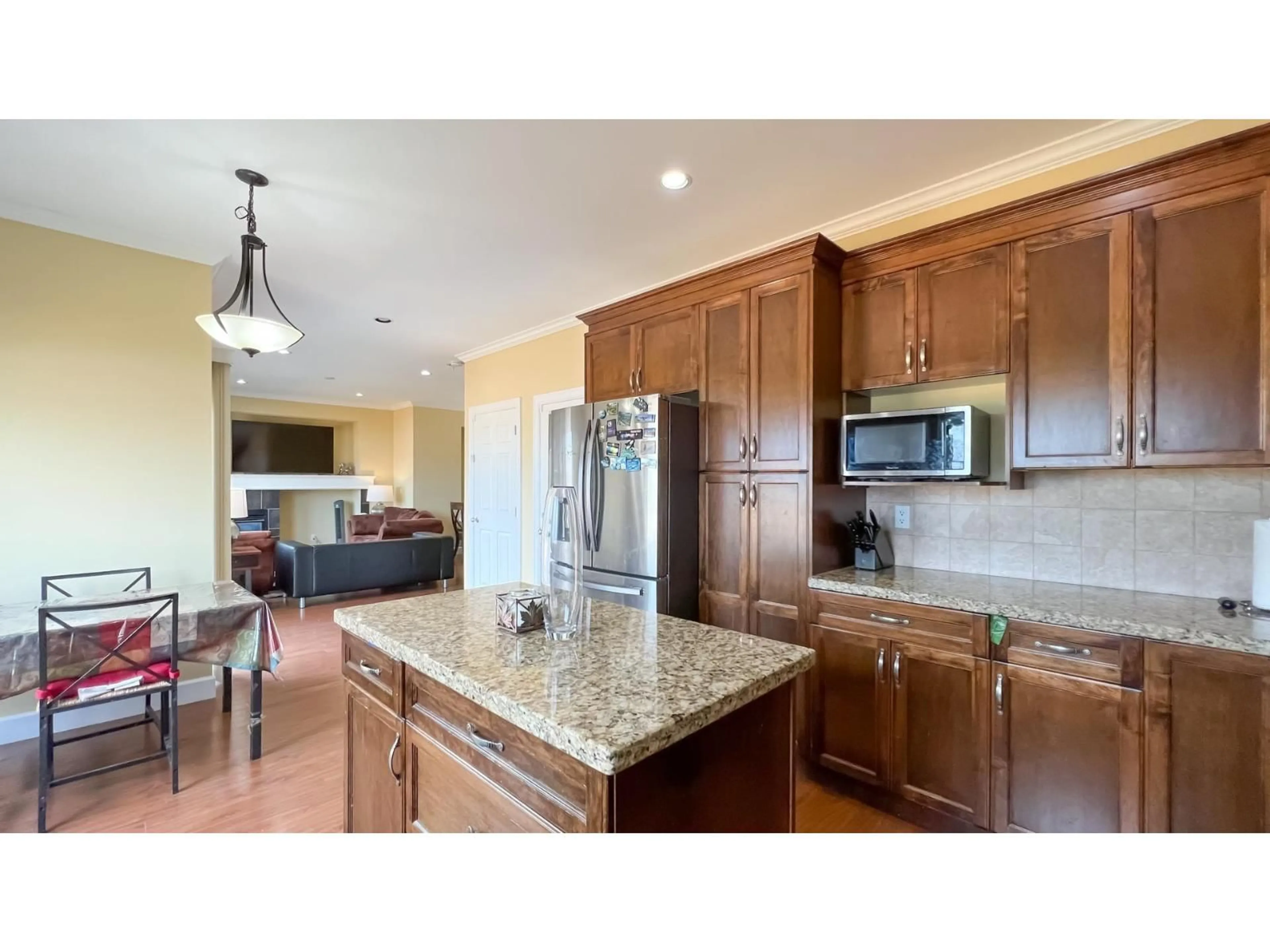 Open concept kitchen, ceramic/tile floor for 5942 165A STREET, Surrey British Columbia V3S4N9