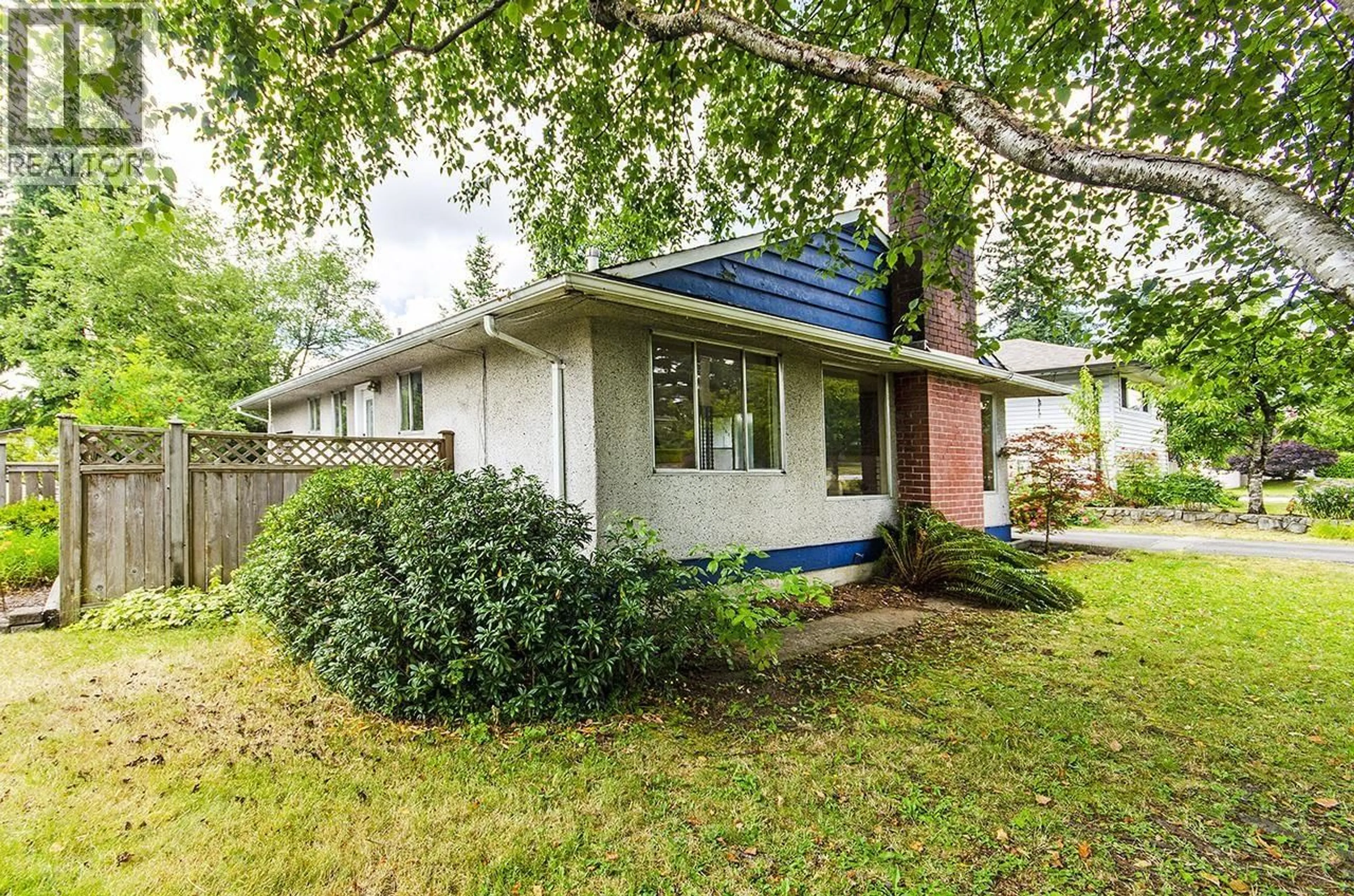 Home with vinyl exterior material, street for 945 CAITHNESS CRESCENT, Port Moody British Columbia V3H1C4