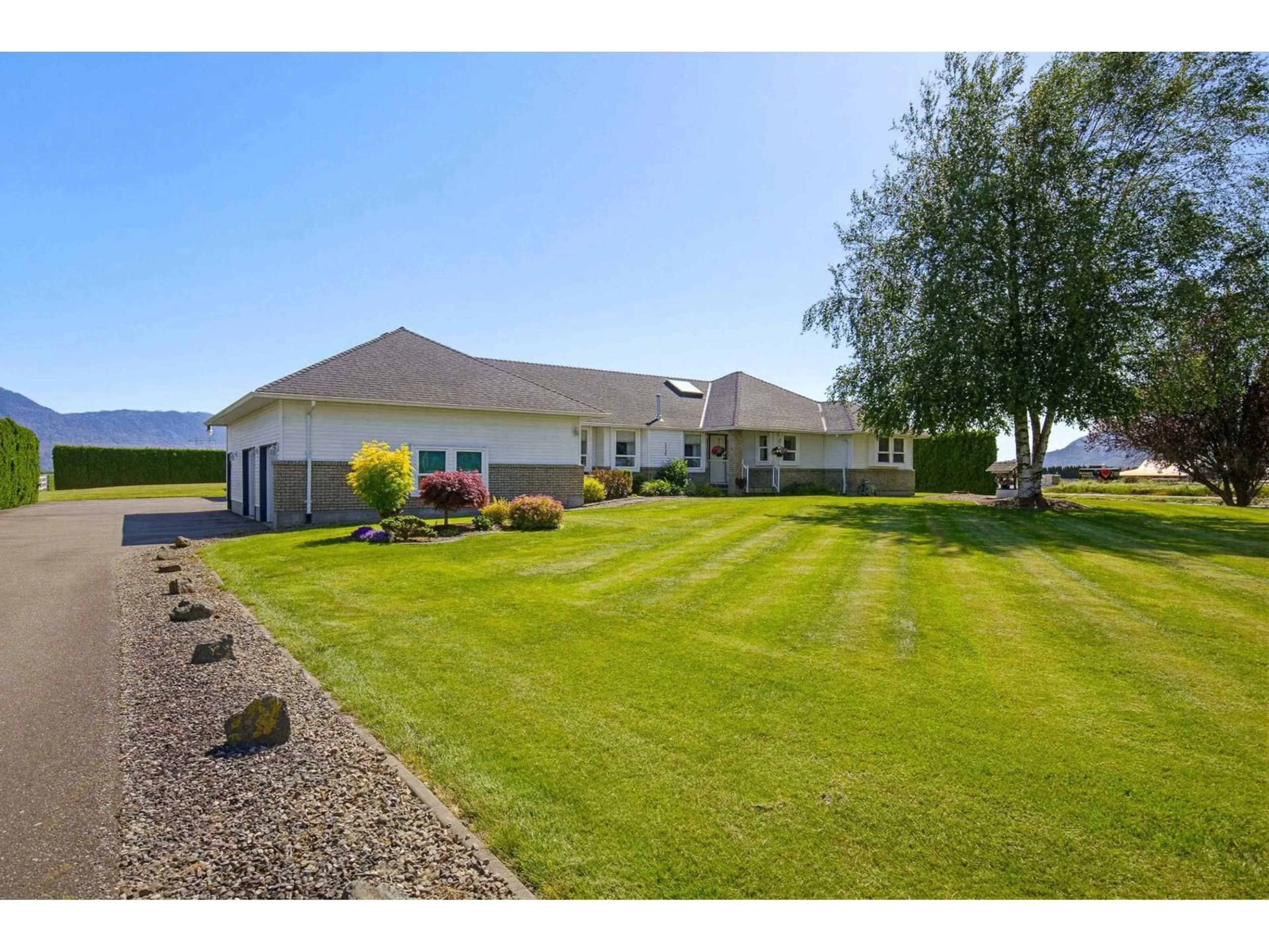 A pic from outside/outdoor area/front of a property/back of a property/a pic from drone, water/lake/river/ocean view for 40406 NO. 3 ROAD, Abbotsford British Columbia V3G2R6