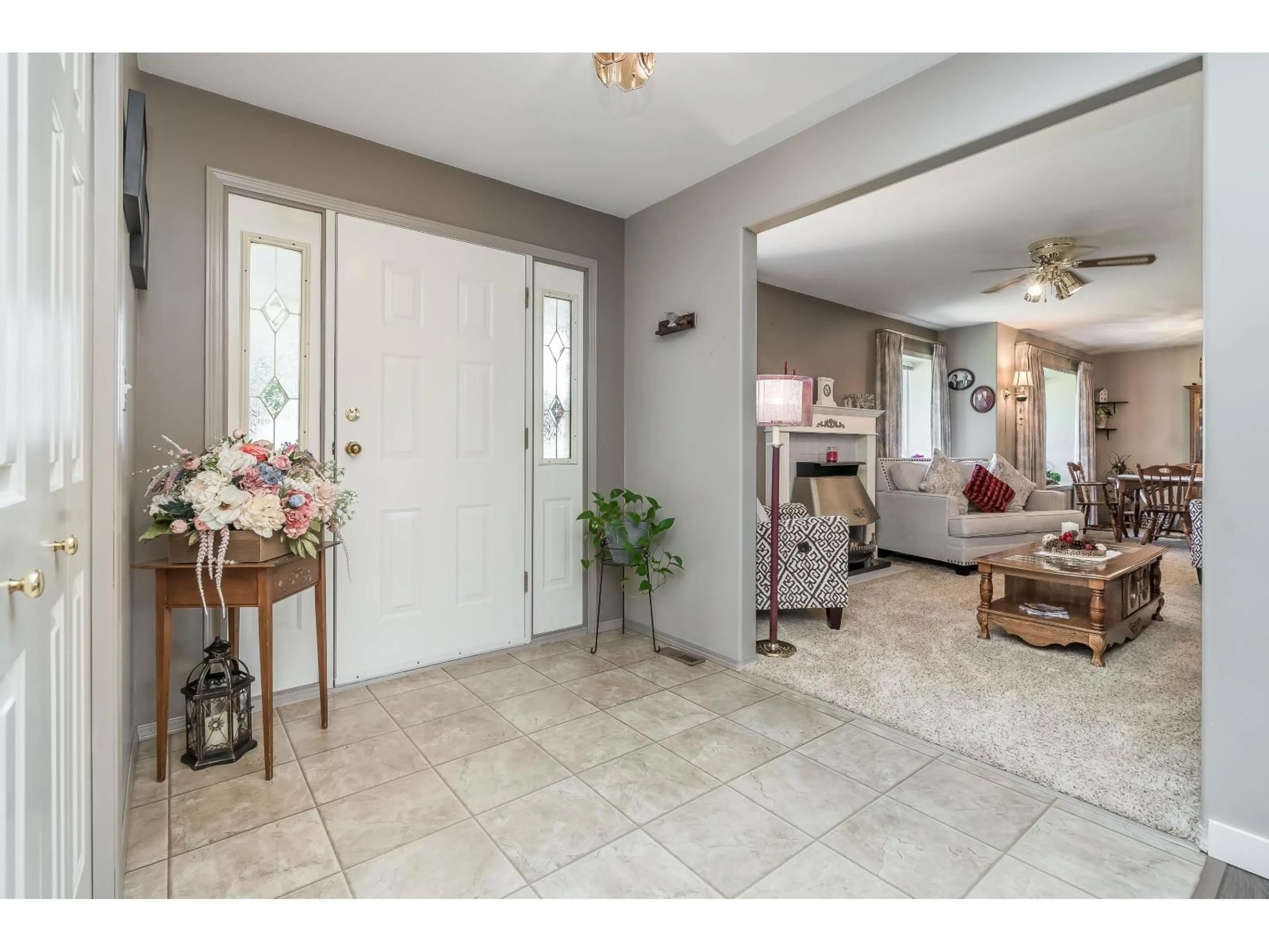 Indoor entryway for 40406 NO. 3 ROAD, Abbotsford British Columbia V3G2R6
