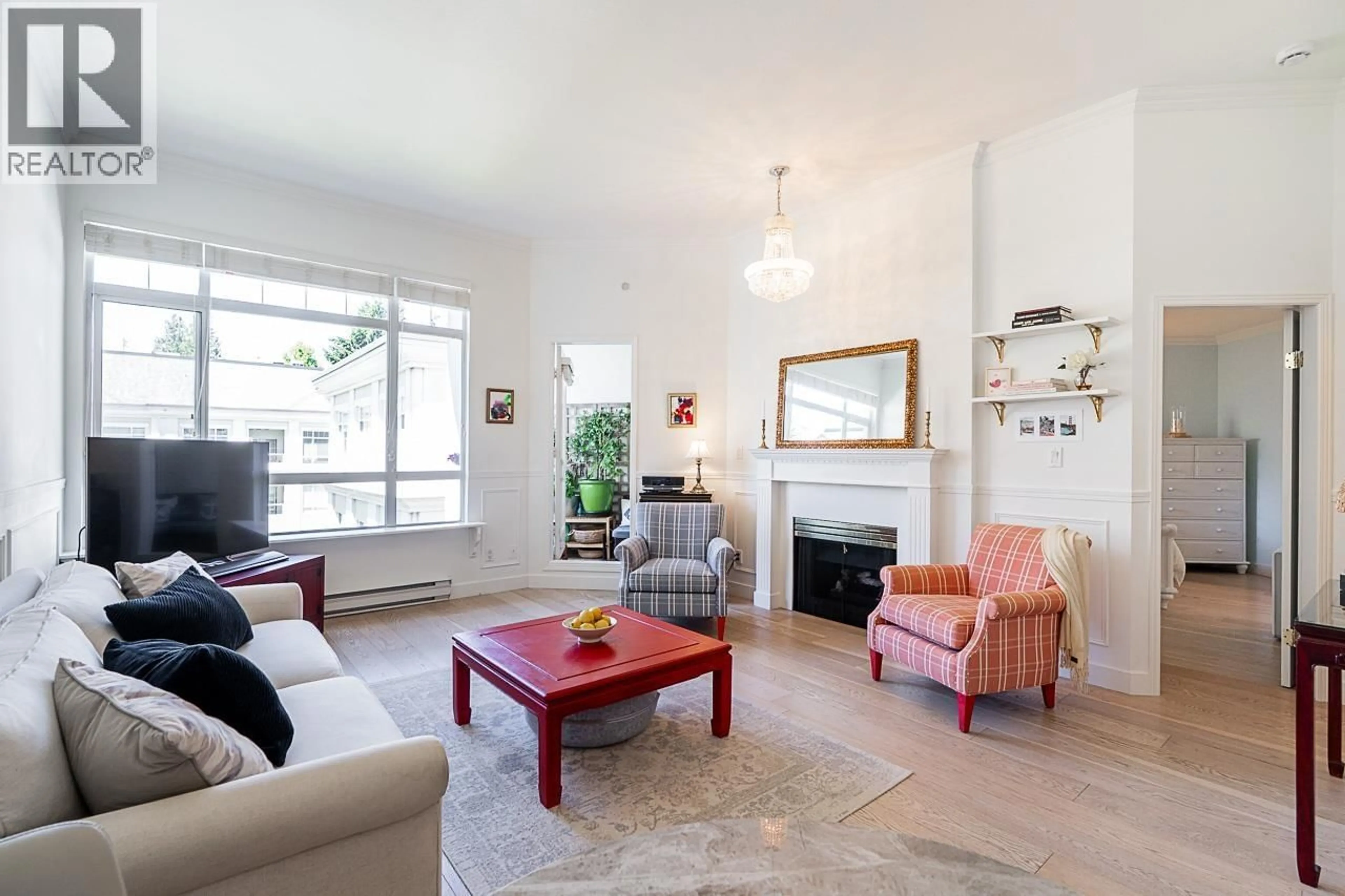 Living room with furniture, unknown for 405 - 5735 HAMPTON PLACE, Vancouver British Columbia V6T2G8