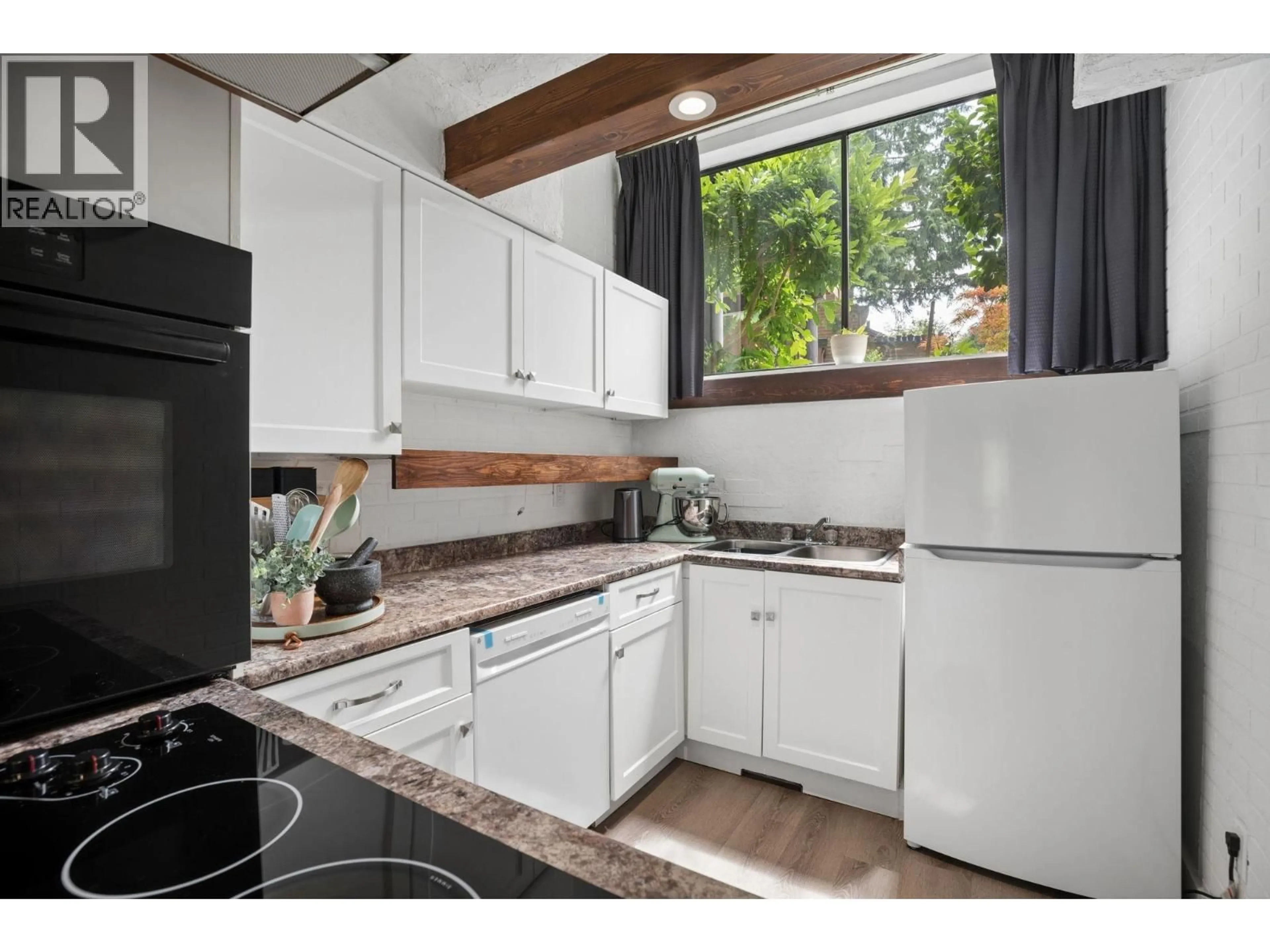 Standard kitchen, wood/laminate floor for 520 CARDIFF WAY, Port Moody British Columbia V3H3T3