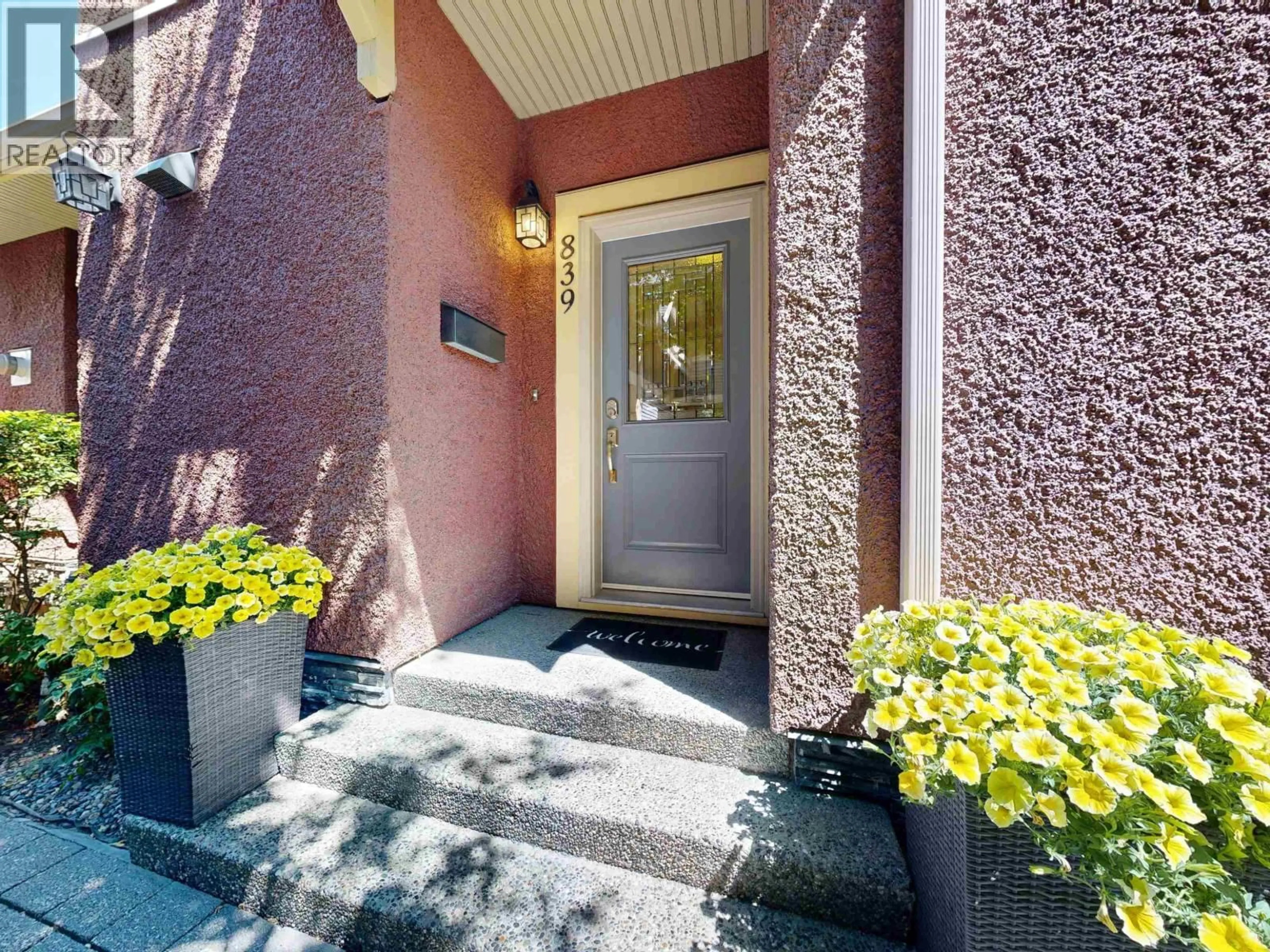 Indoor entryway for 839 14TH AVENUE, Vancouver British Columbia V5Z1R2