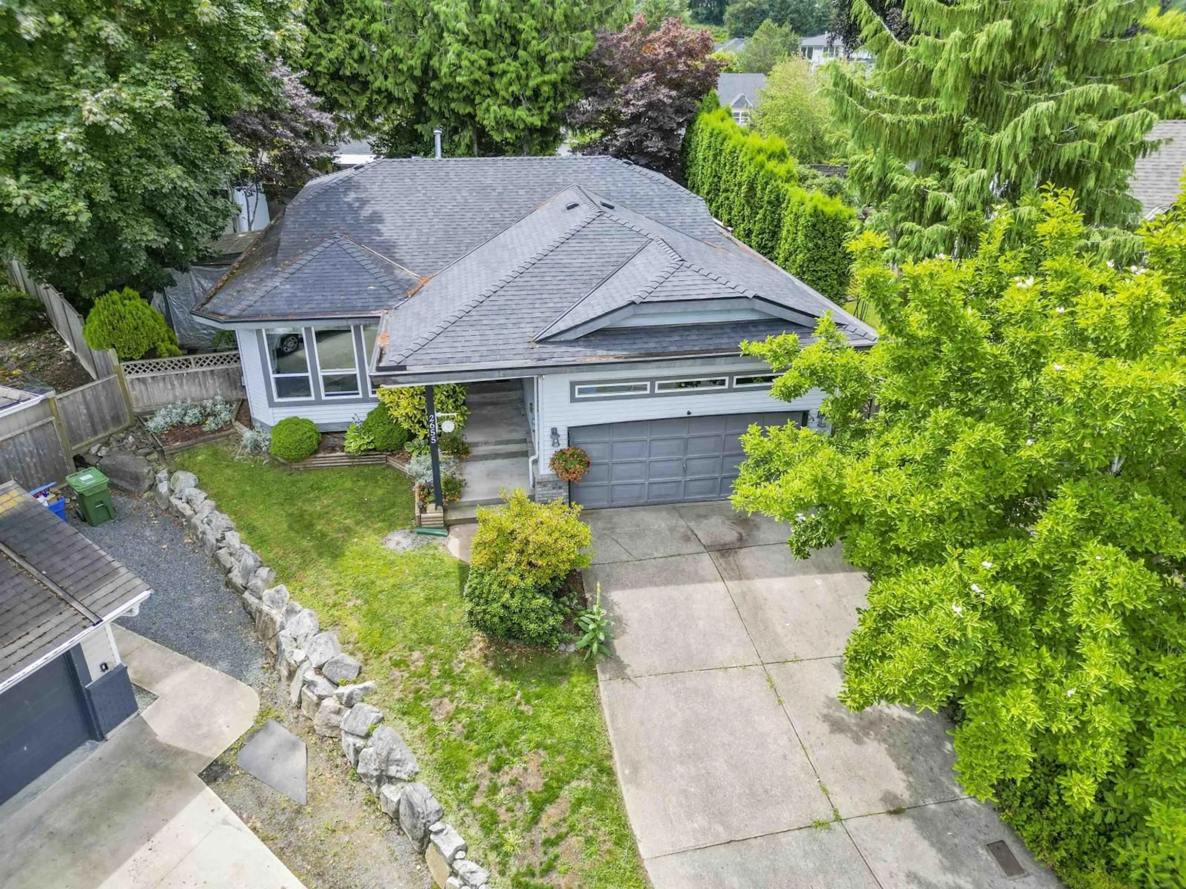 A pic from outside/outdoor area/front of a property/back of a property/a pic from drone, street for 2655 CHAPMAN PLACE, Abbotsford British Columbia V2S7J2