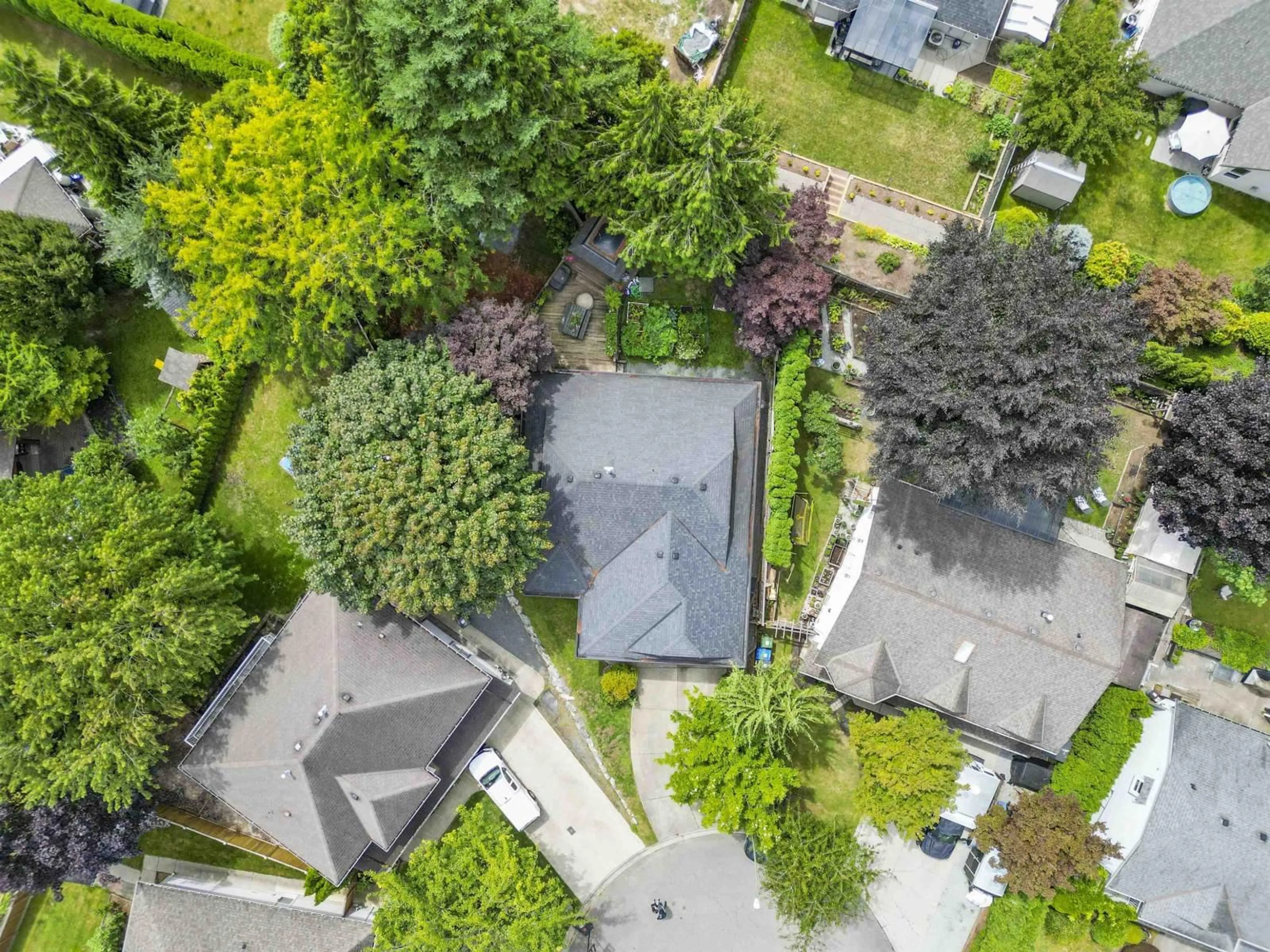 A pic from outside/outdoor area/front of a property/back of a property/a pic from drone, street for 2655 CHAPMAN PLACE, Abbotsford British Columbia V2S7J2