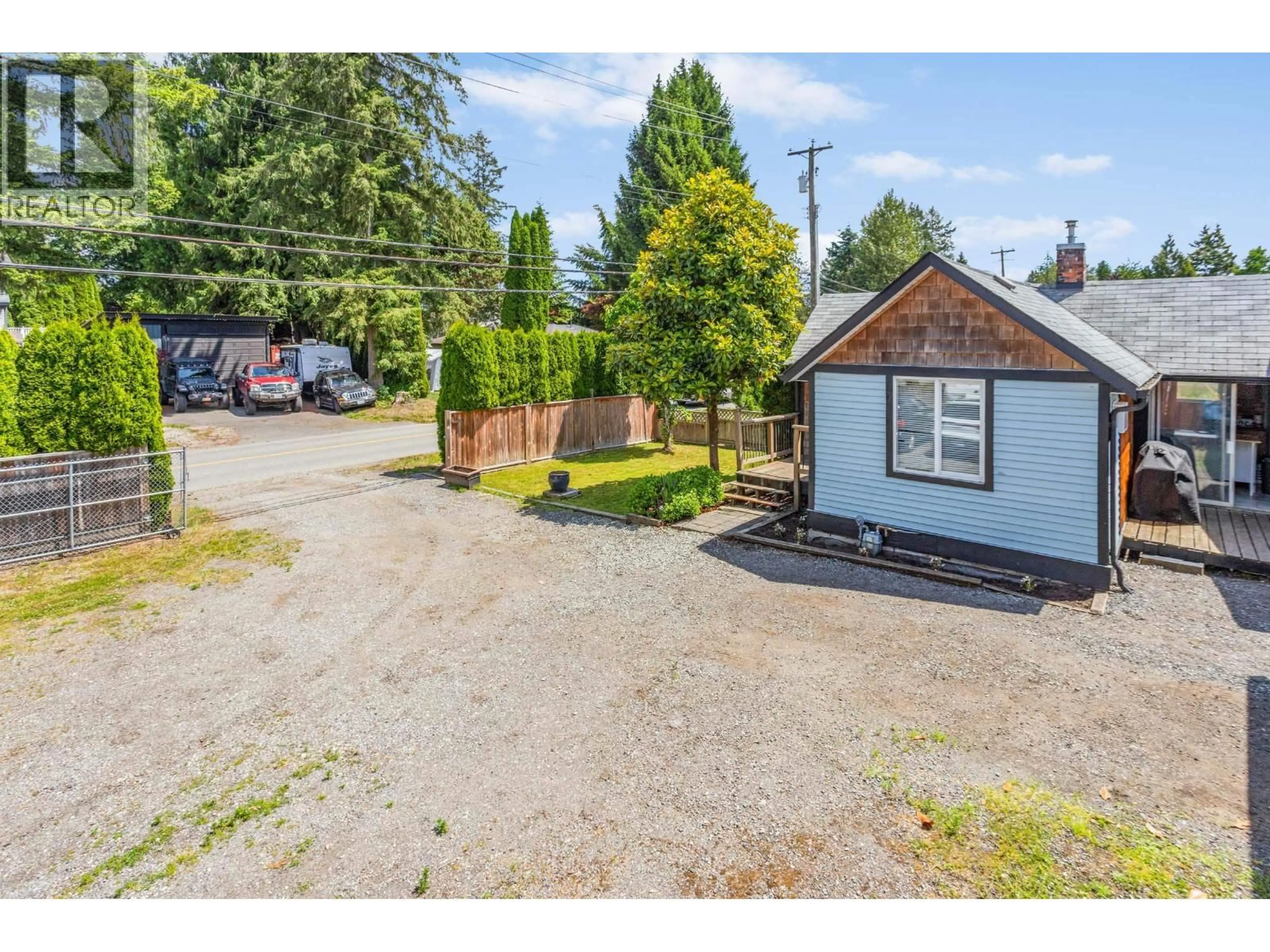A pic from outside/outdoor area/front of a property/back of a property/a pic from drone, street for 11155 PRINCESS STREET STREET, Maple Ridge British Columbia V2X1M8