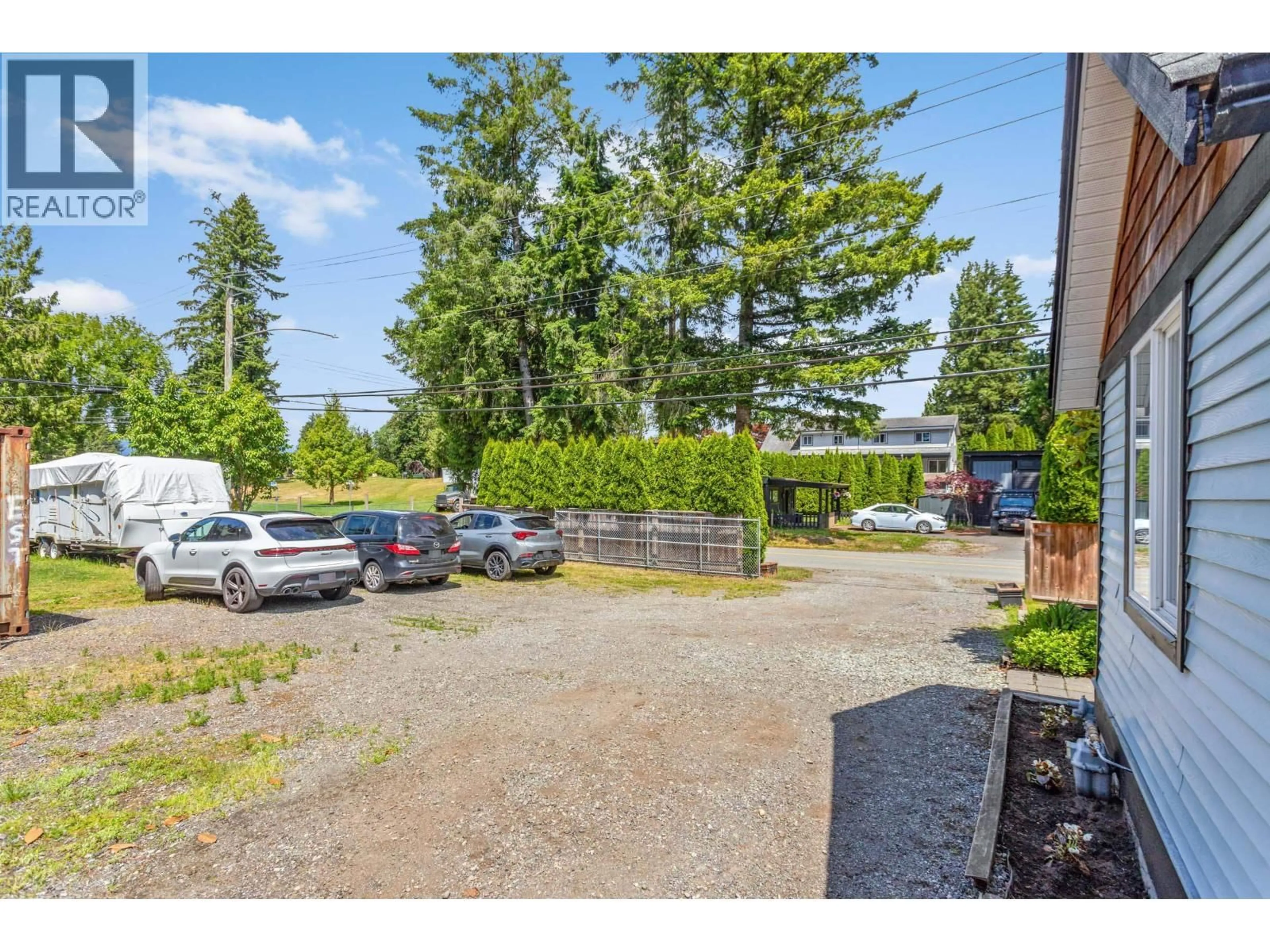 A pic from outside/outdoor area/front of a property/back of a property/a pic from drone, street for 11155 PRINCESS STREET STREET, Maple Ridge British Columbia V2X1M8