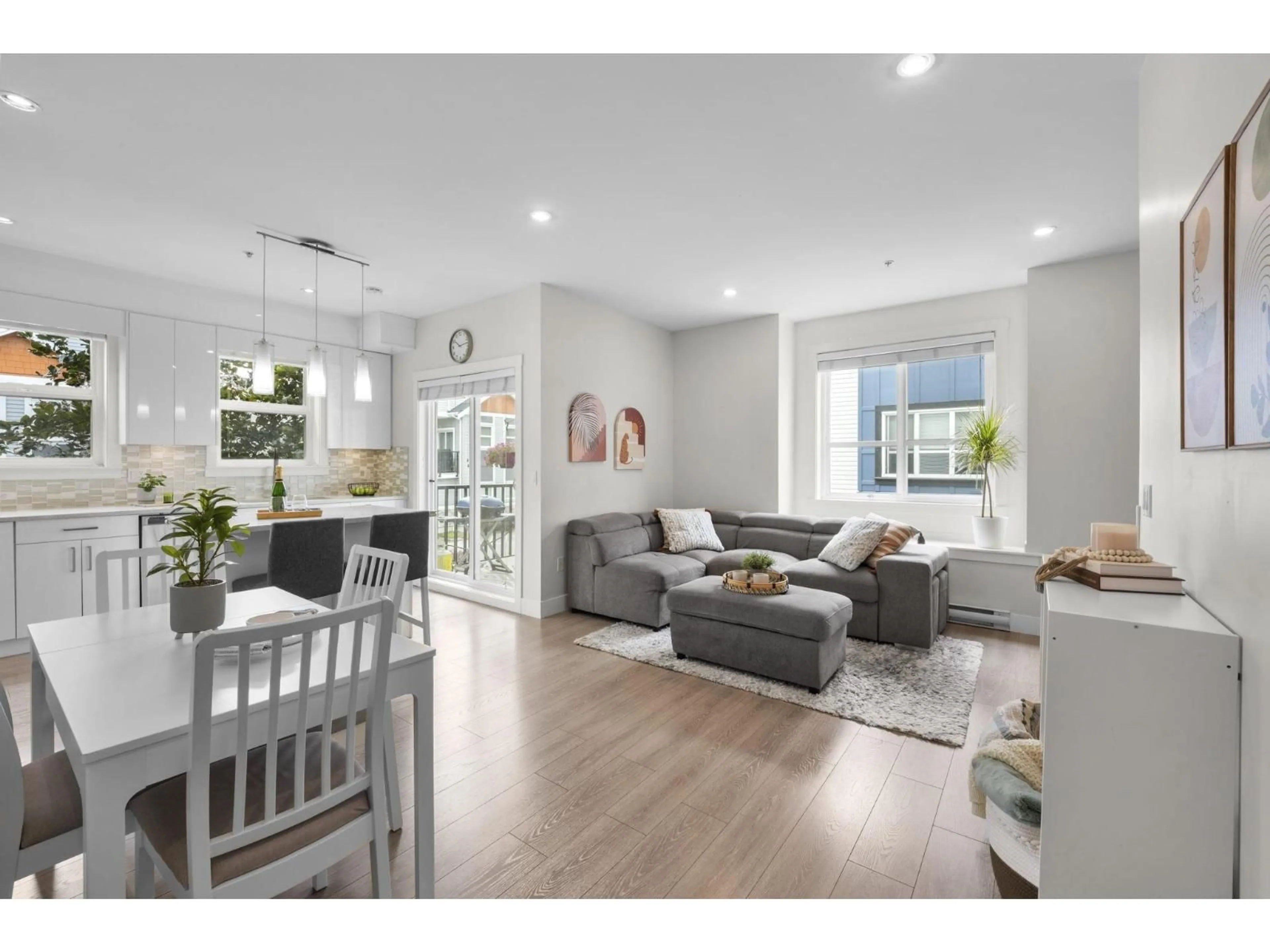 Living room with furniture, unknown for 23 - 20856 76 AVENUE, Langley British Columbia V2Y0S7