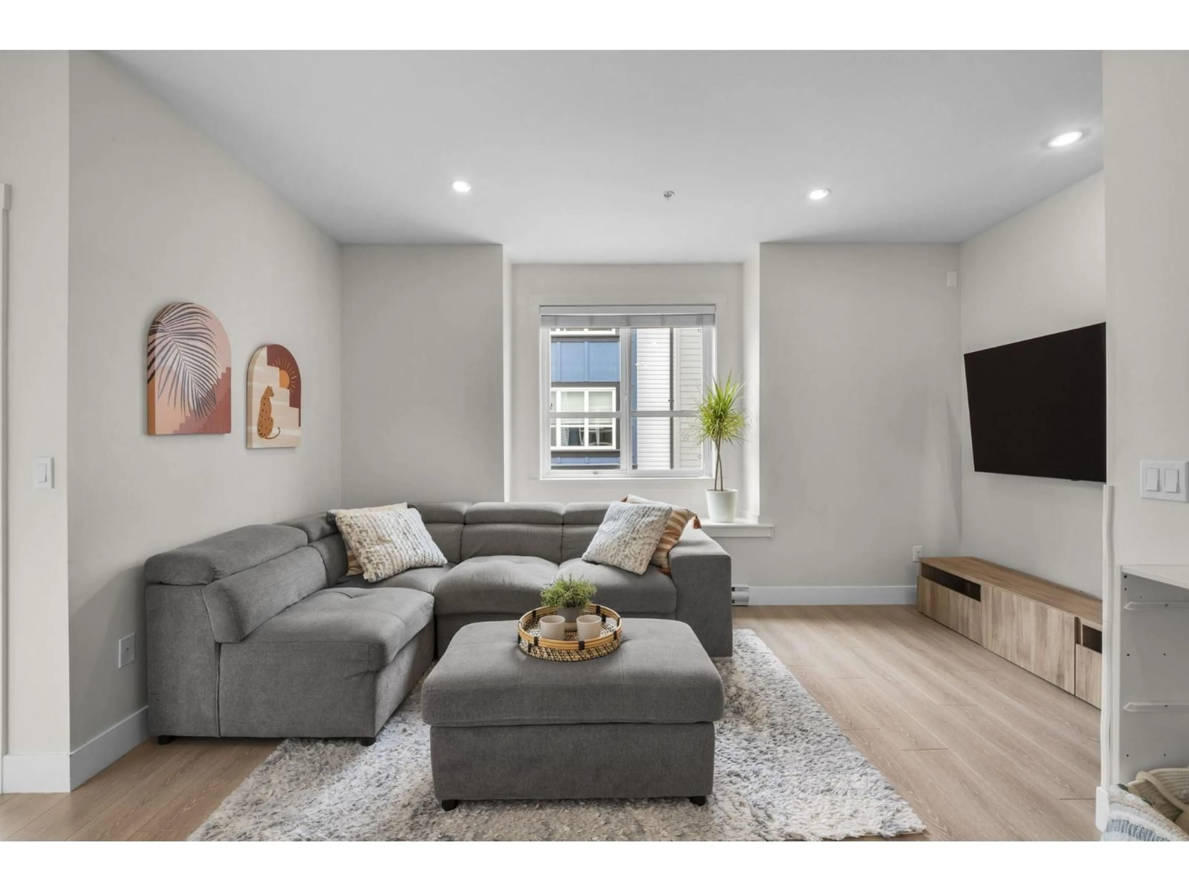 Living room with furniture, wood/laminate floor for 23 - 20856 76 AVENUE, Langley British Columbia V2Y0S7