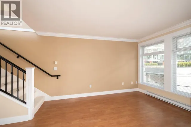 304 - 152 12TH STREET, North Vancouver 2
