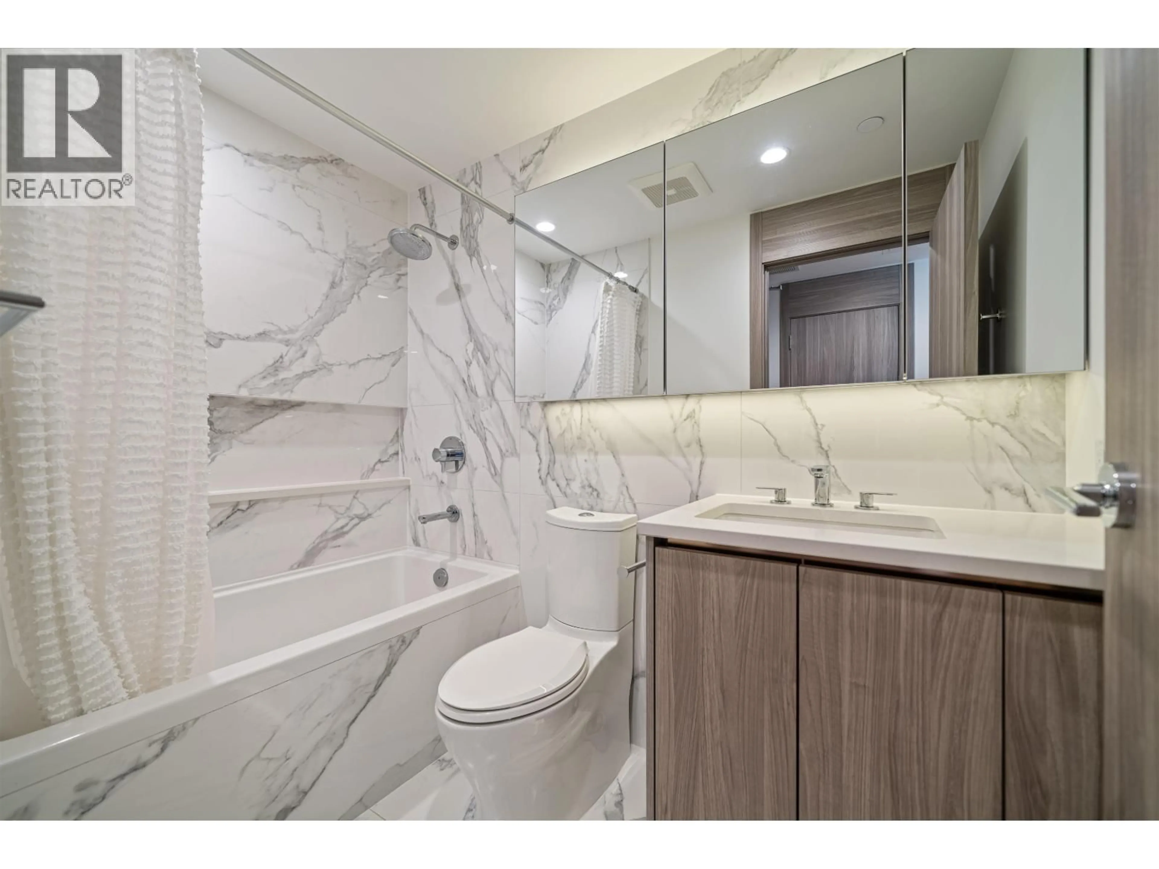 Standard bathroom, ceramic/tile floor for 505 - 4890 LOUGHEED HIGHWAY, Burnaby British Columbia V5C0N2