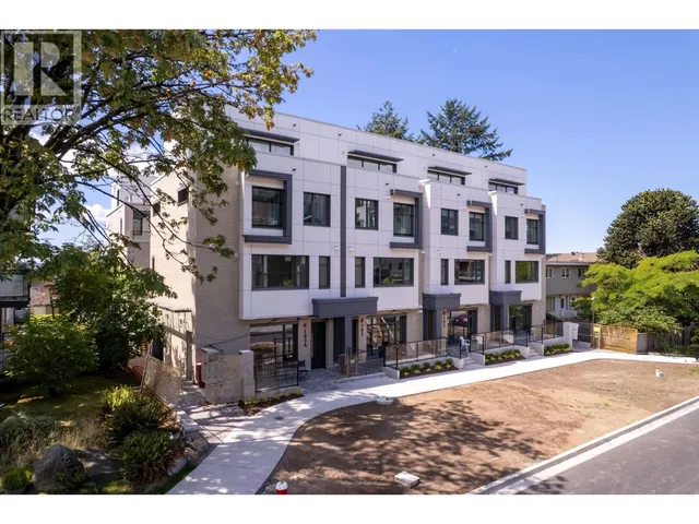103 - 433 3RD STREET, North Vancouver 3