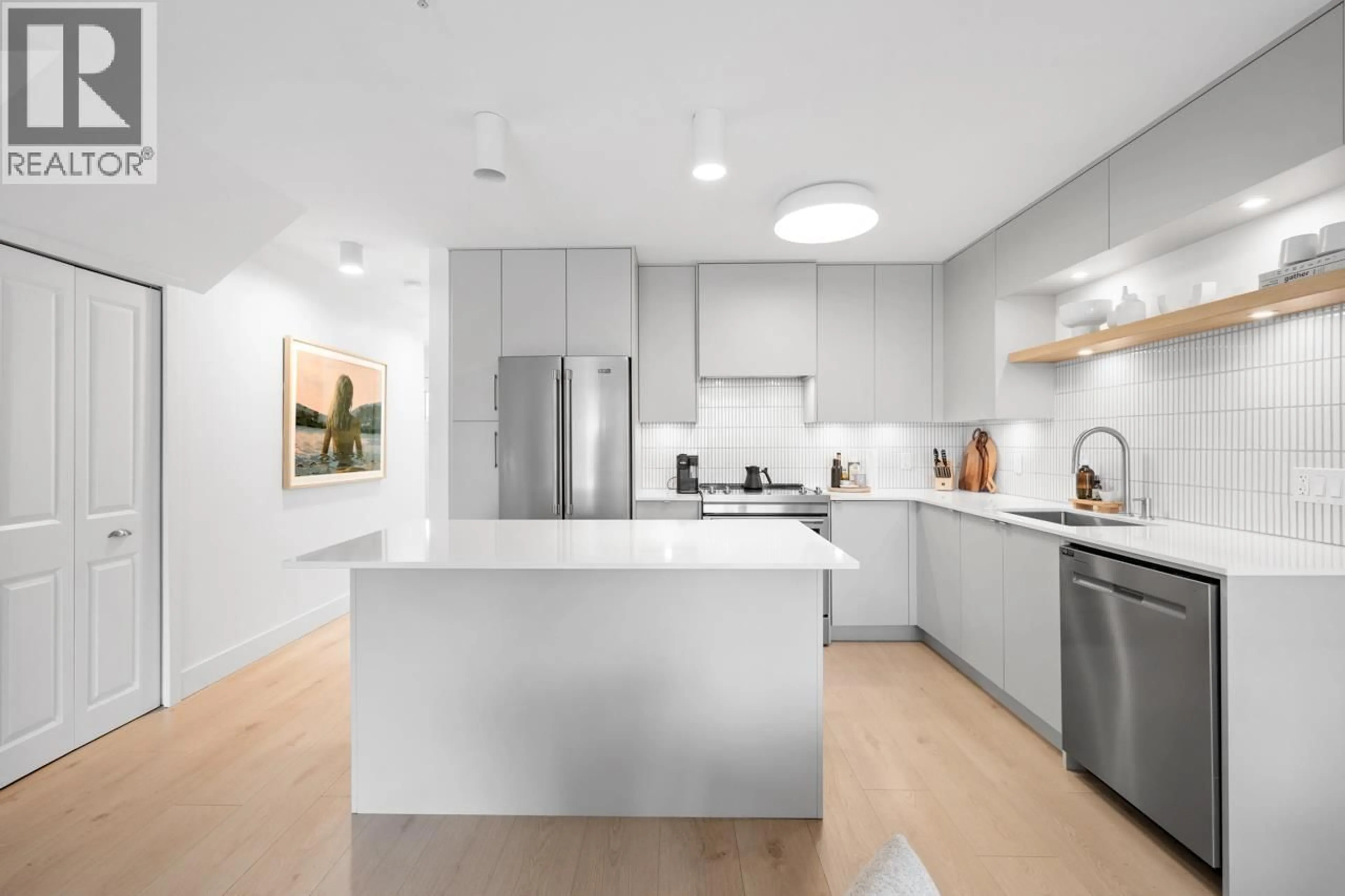 Contemporary kitchen, unknown for 14 - 624 SHAW ROAD, Gibsons British Columbia V0N1V8