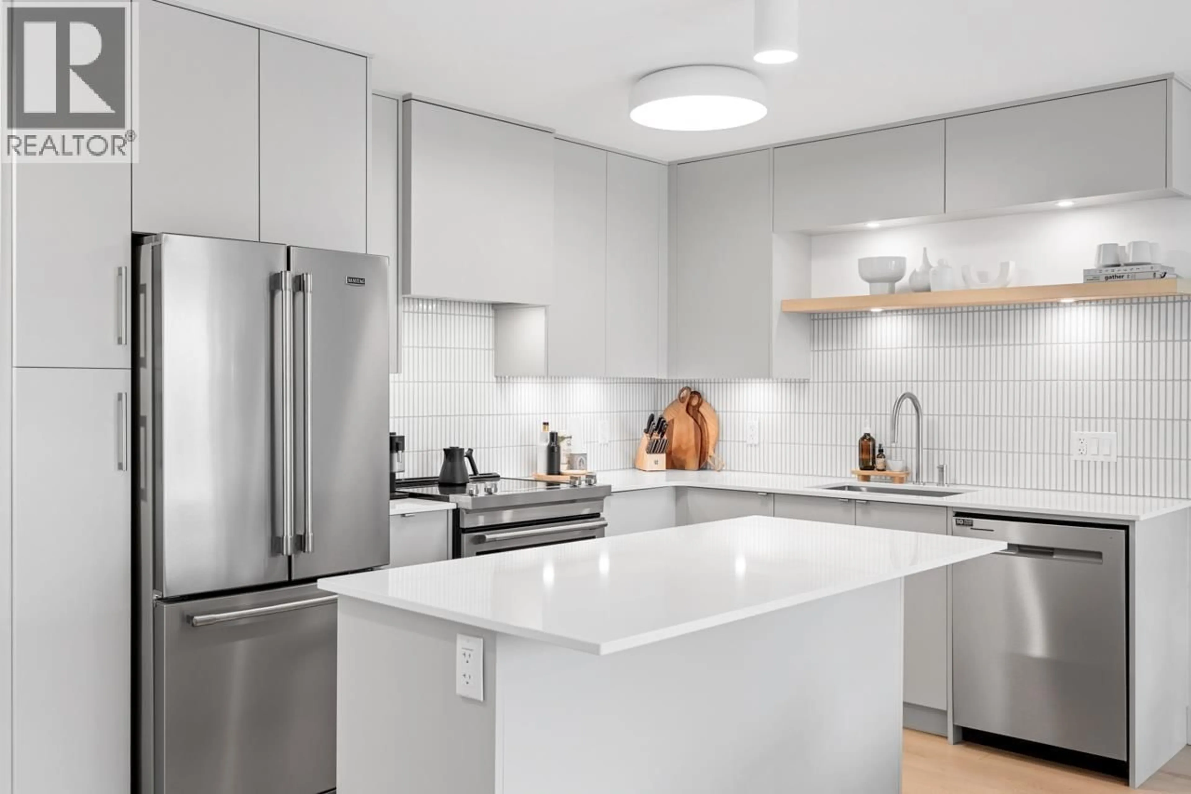 Contemporary kitchen, unknown for 14 - 624 SHAW ROAD, Gibsons British Columbia V0N1V8