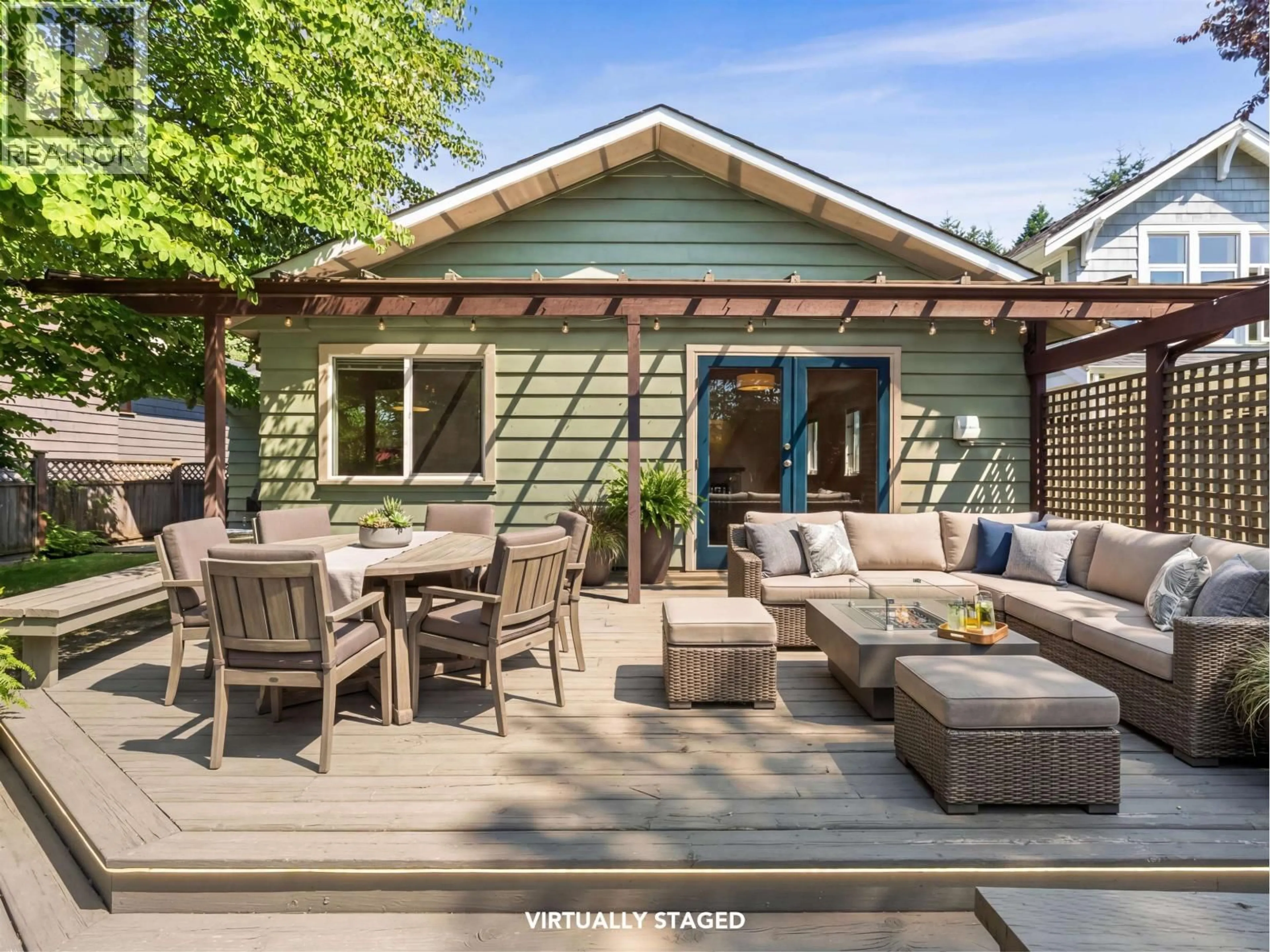 Patio, street for 1116 20TH STREET, North Vancouver British Columbia V7P2B7