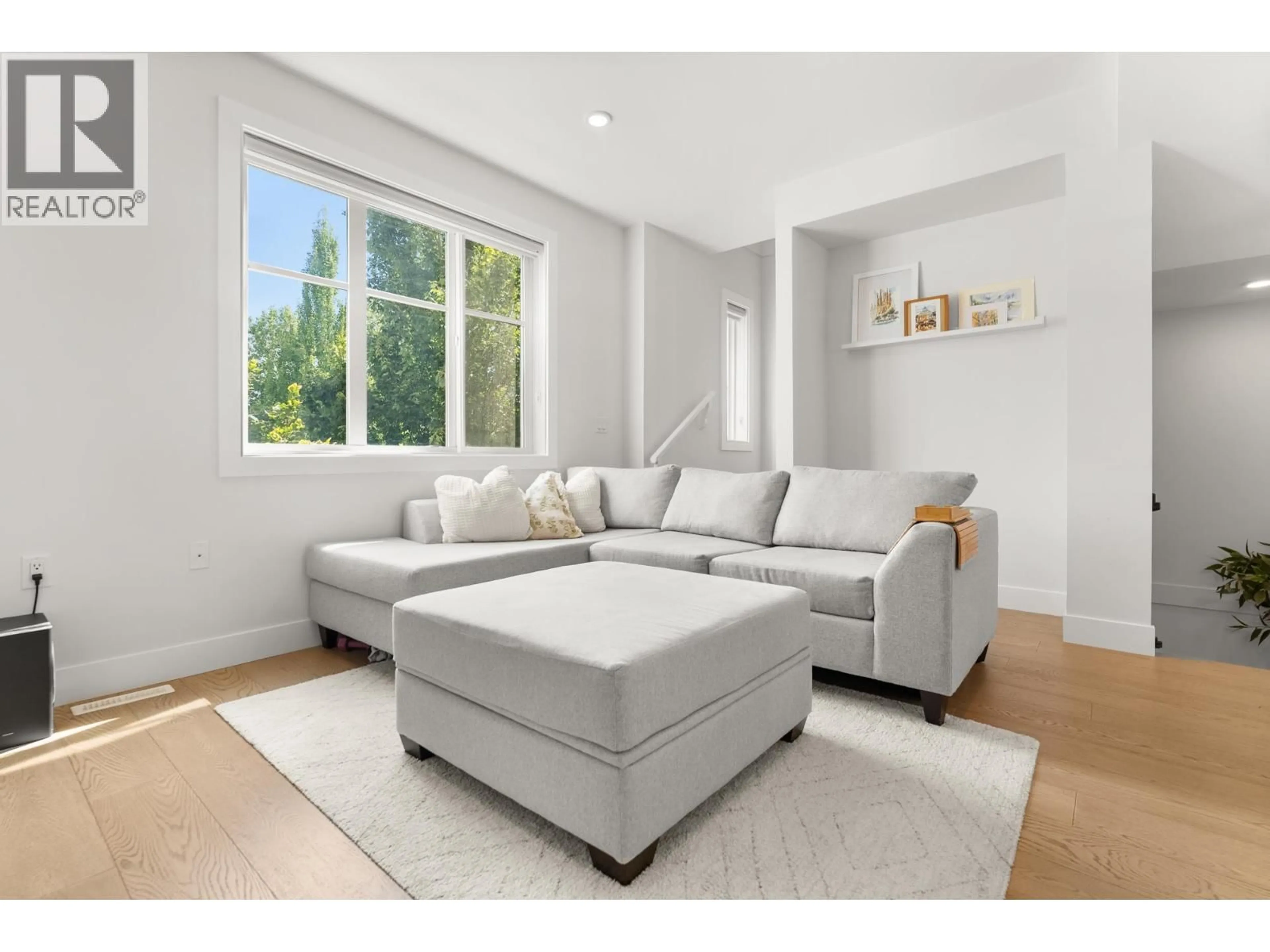 Living room with furniture, unknown for 10 - 5377 8A AVENUE, Delta British Columbia V4M0E2