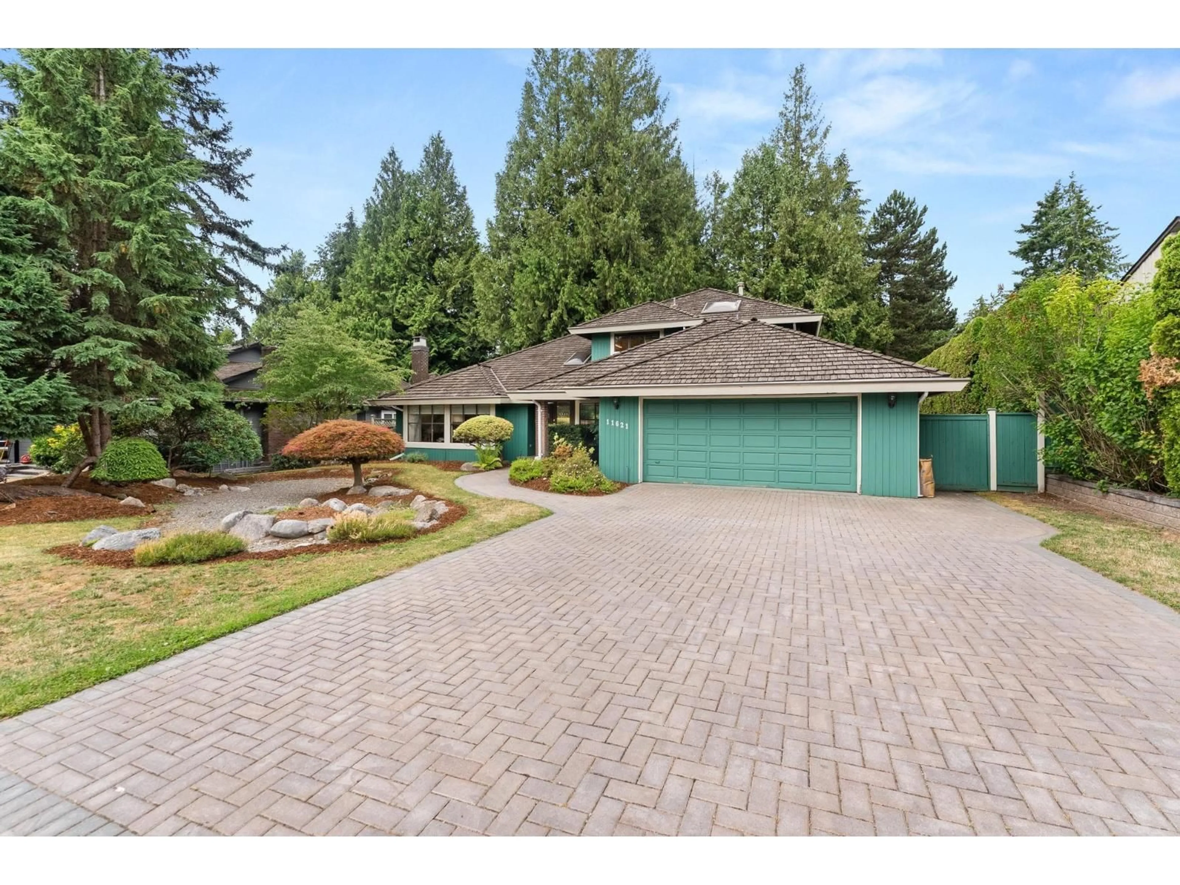 A pic from outside/outdoor area/front of a property/back of a property/a pic from drone, street for 11621 SUMMIT CRESCENT, Delta British Columbia V4E2Z1