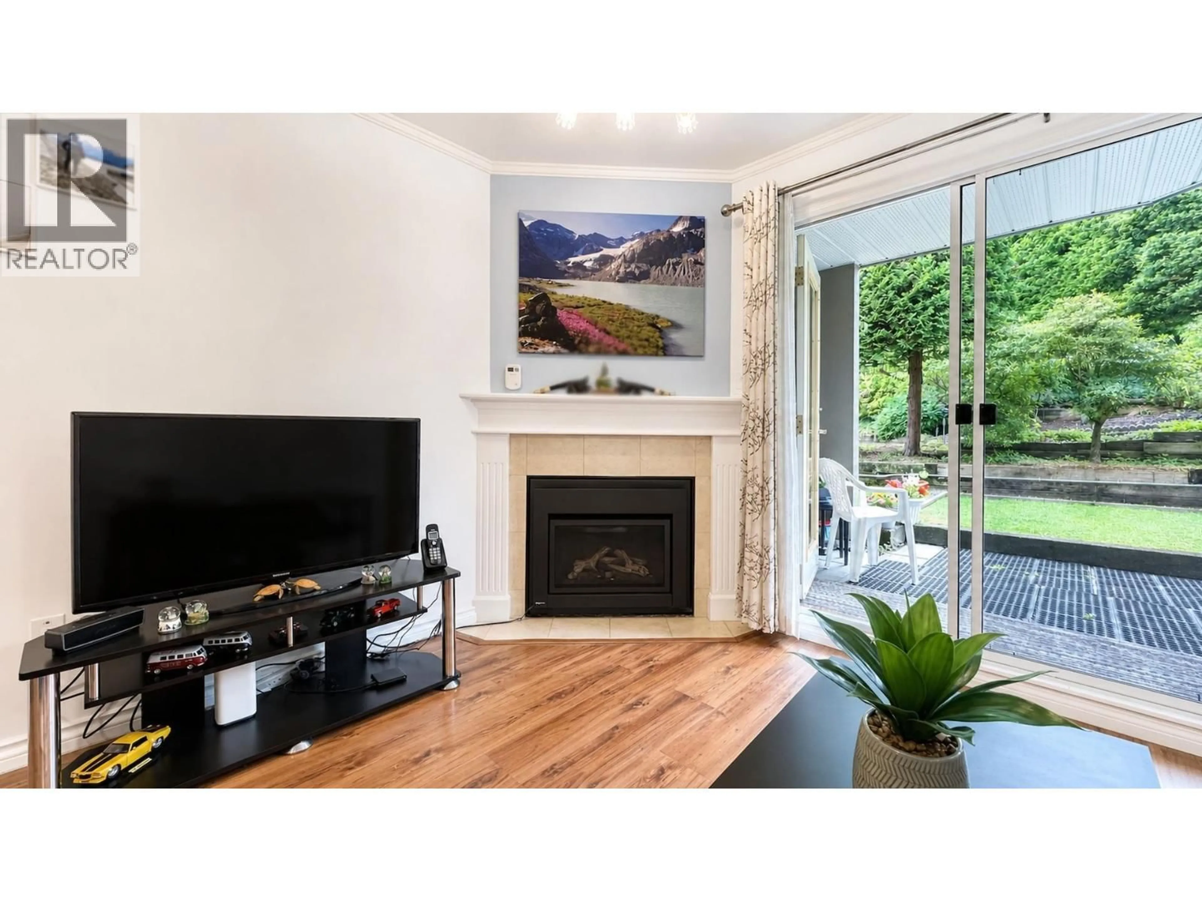 Living room with furniture, wood/laminate floor for 103 - 74 MINER STREET, New Westminster British Columbia V3L5N6
