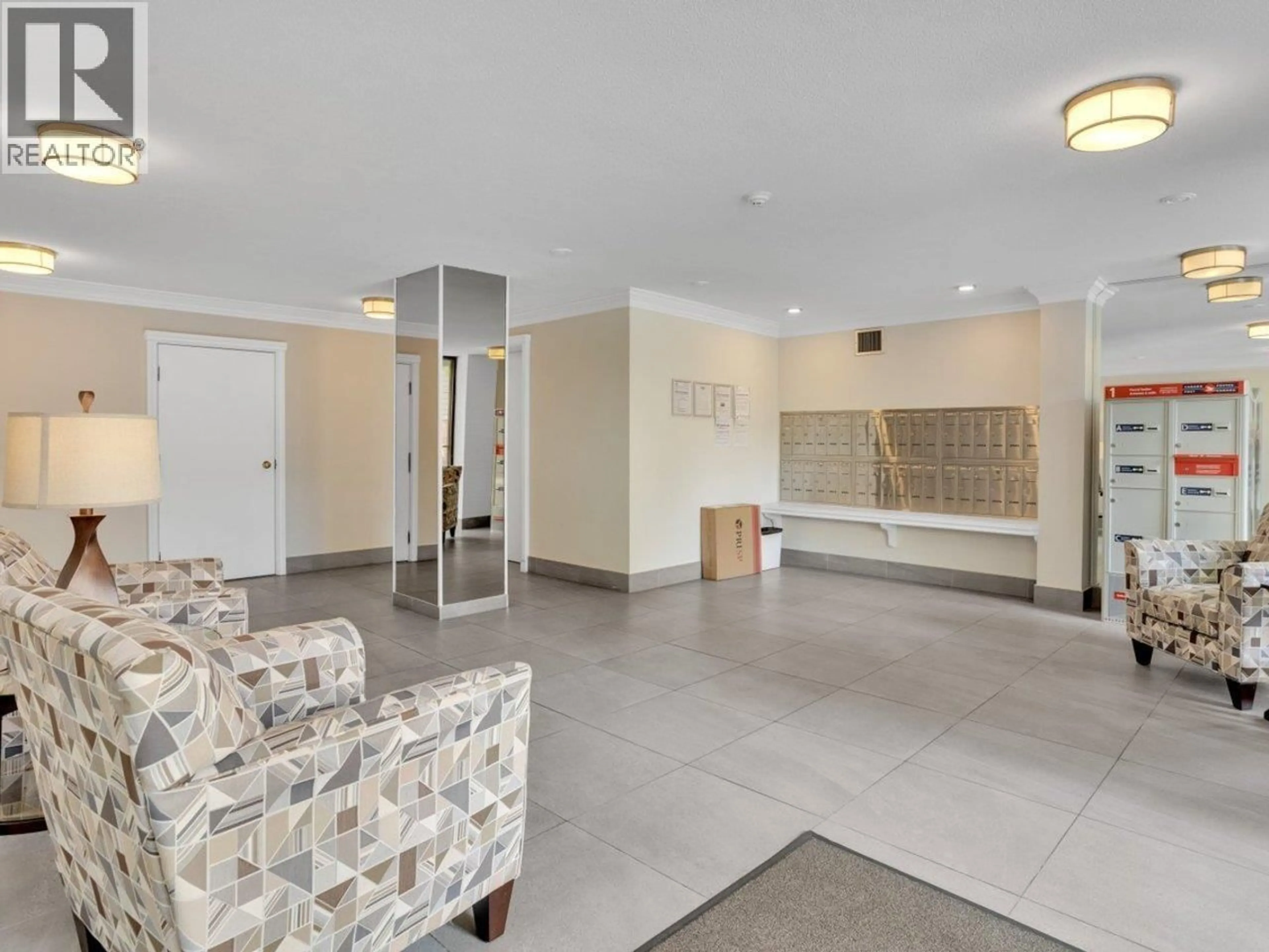 Lobby for 206 - 2140 BRIAR AVENUE, Vancouver British Columbia V6L3E3