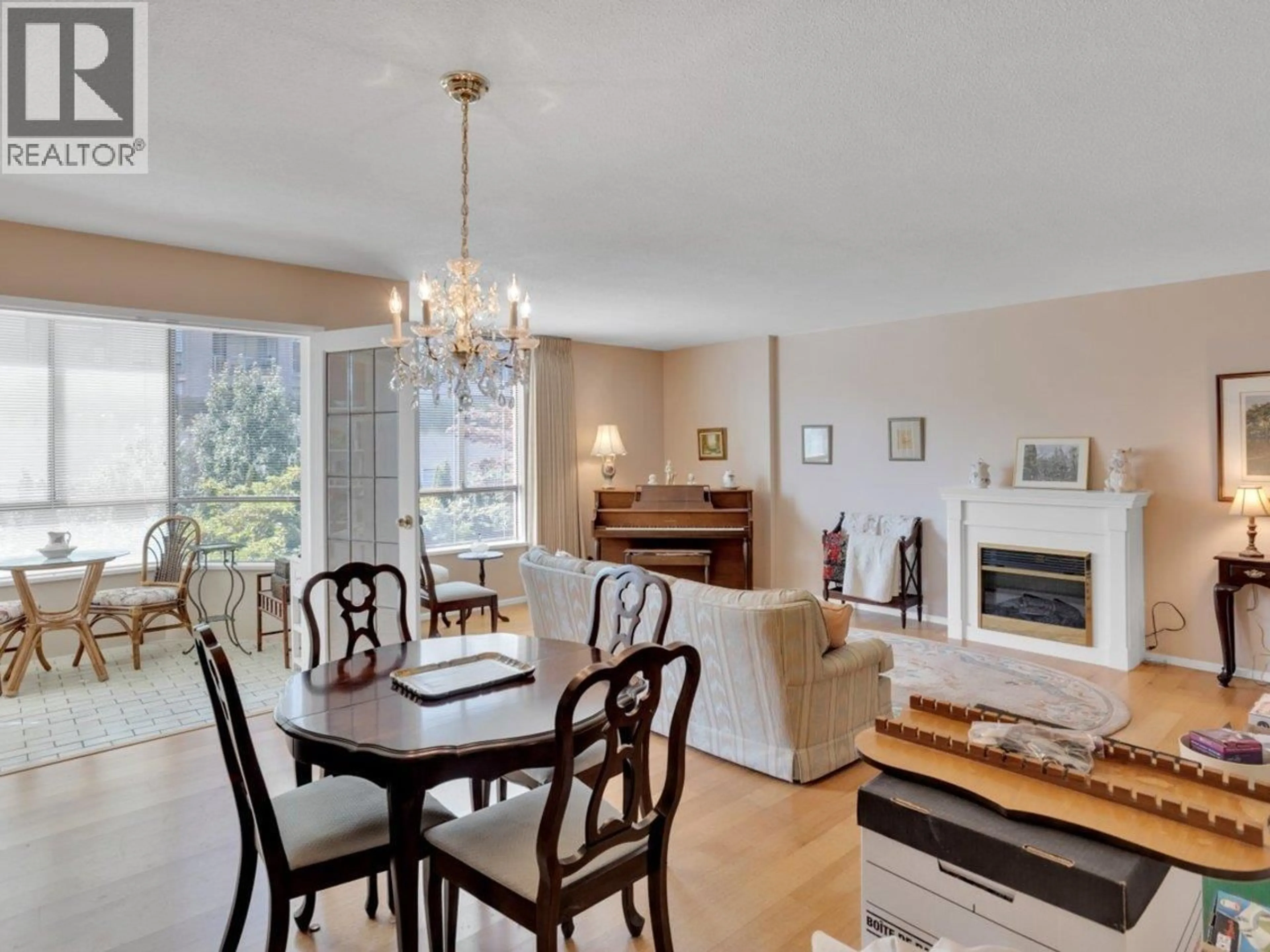 Dining room, wood/laminate floor for 206 - 2140 BRIAR AVENUE, Vancouver British Columbia V6L3E3