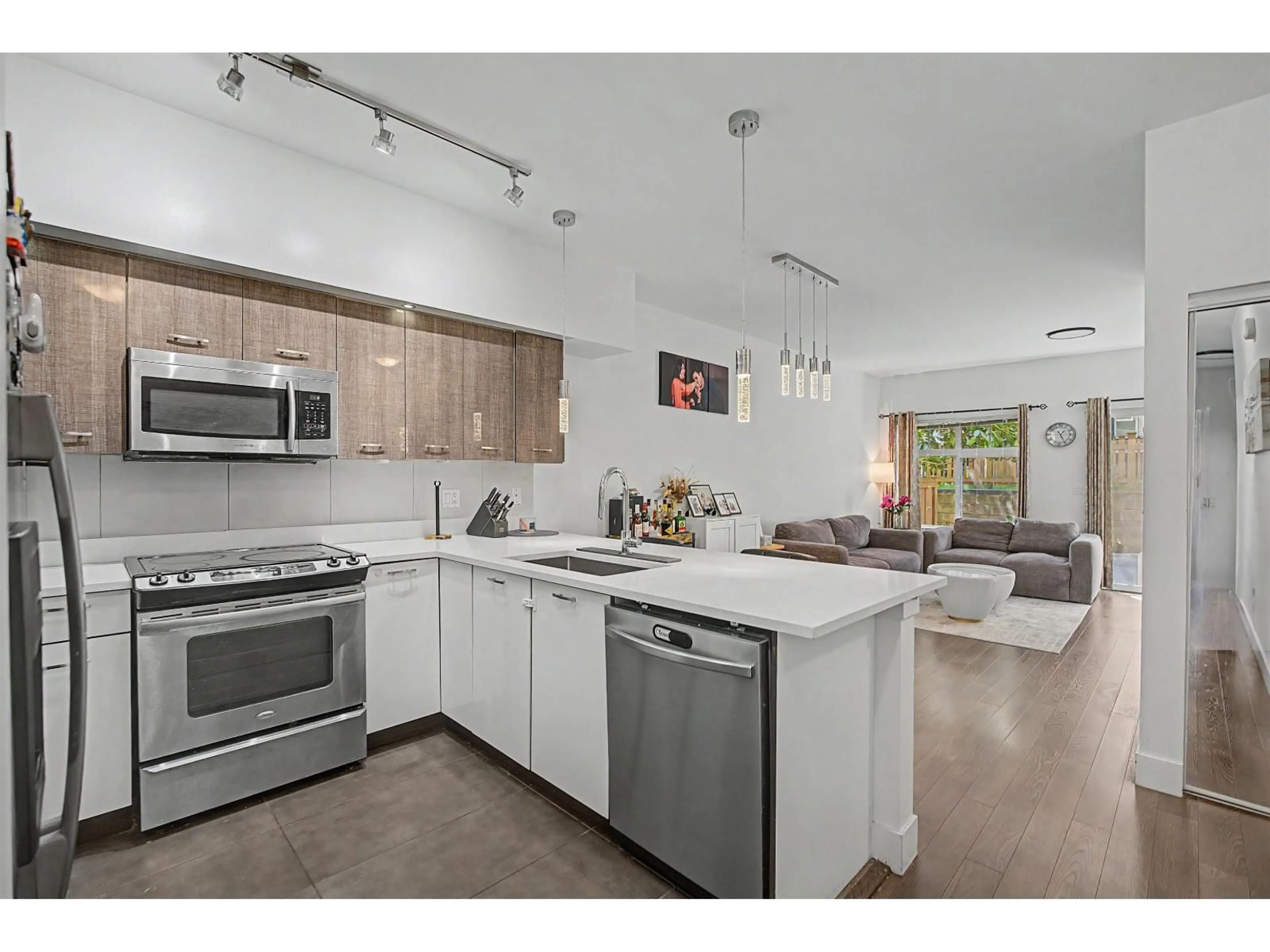 Open concept kitchen, unknown for 100 - 6299 144 STREET, Surrey British Columbia V3X1A2