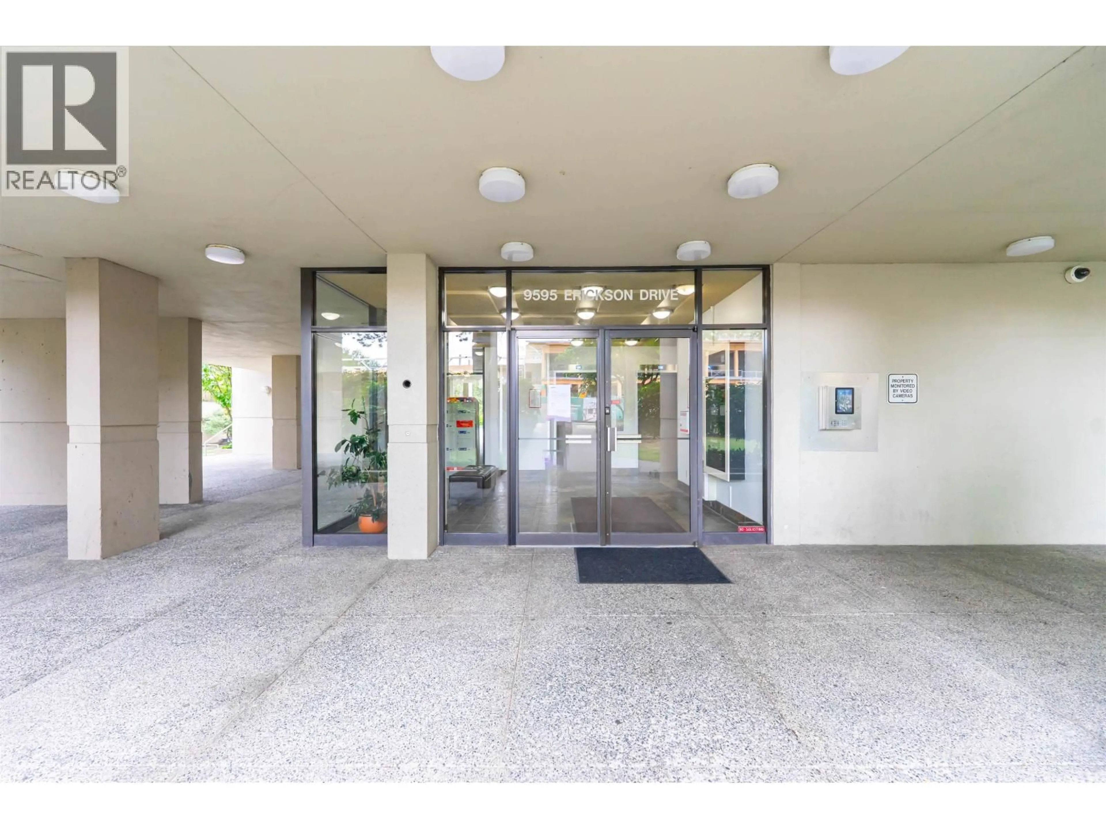 Indoor foyer for 1405 - 9595 ERICKSON DRIVE, Burnaby British Columbia V3J7N9