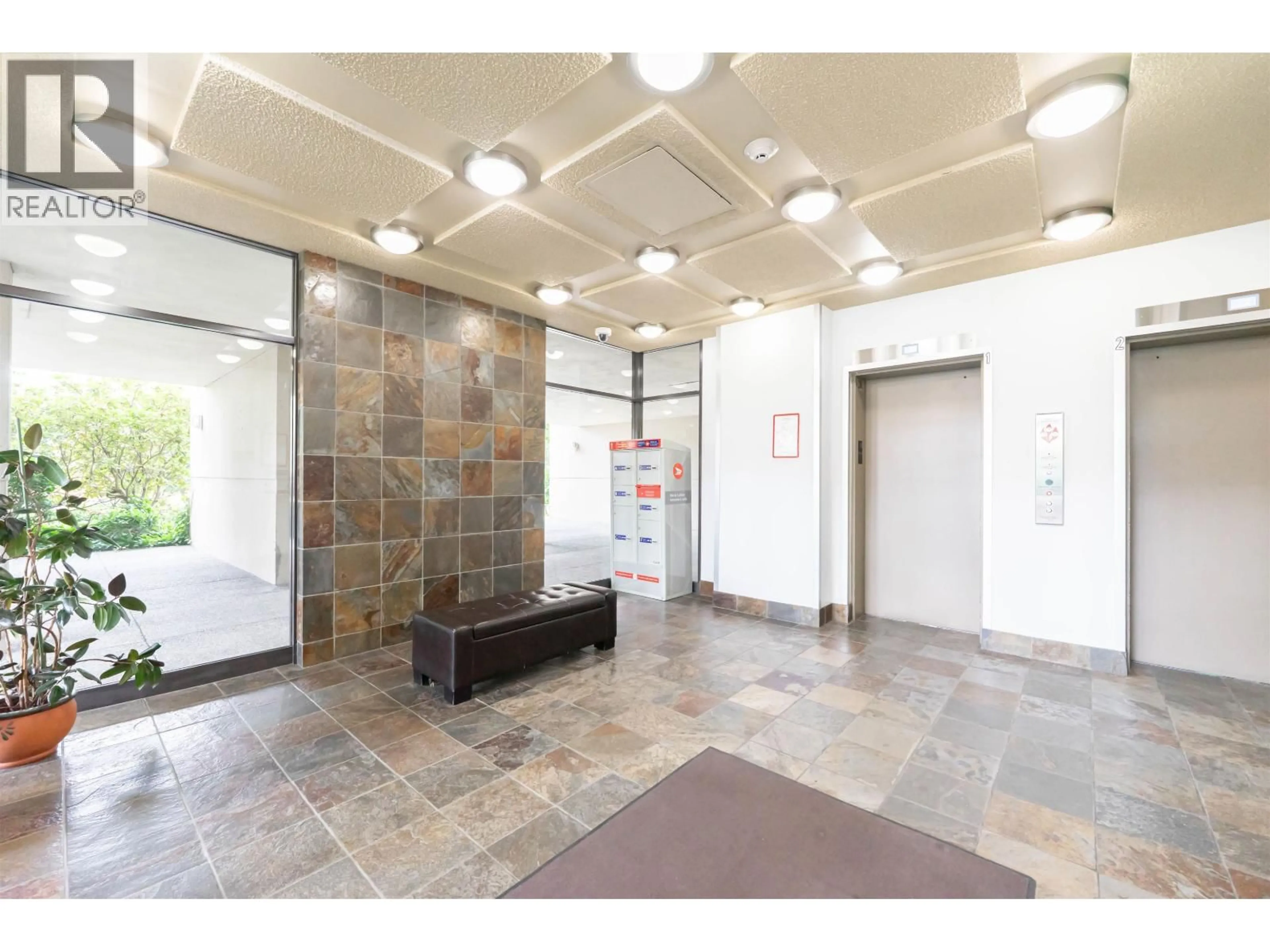 Indoor foyer for 1405 - 9595 ERICKSON DRIVE, Burnaby British Columbia V3J7N9