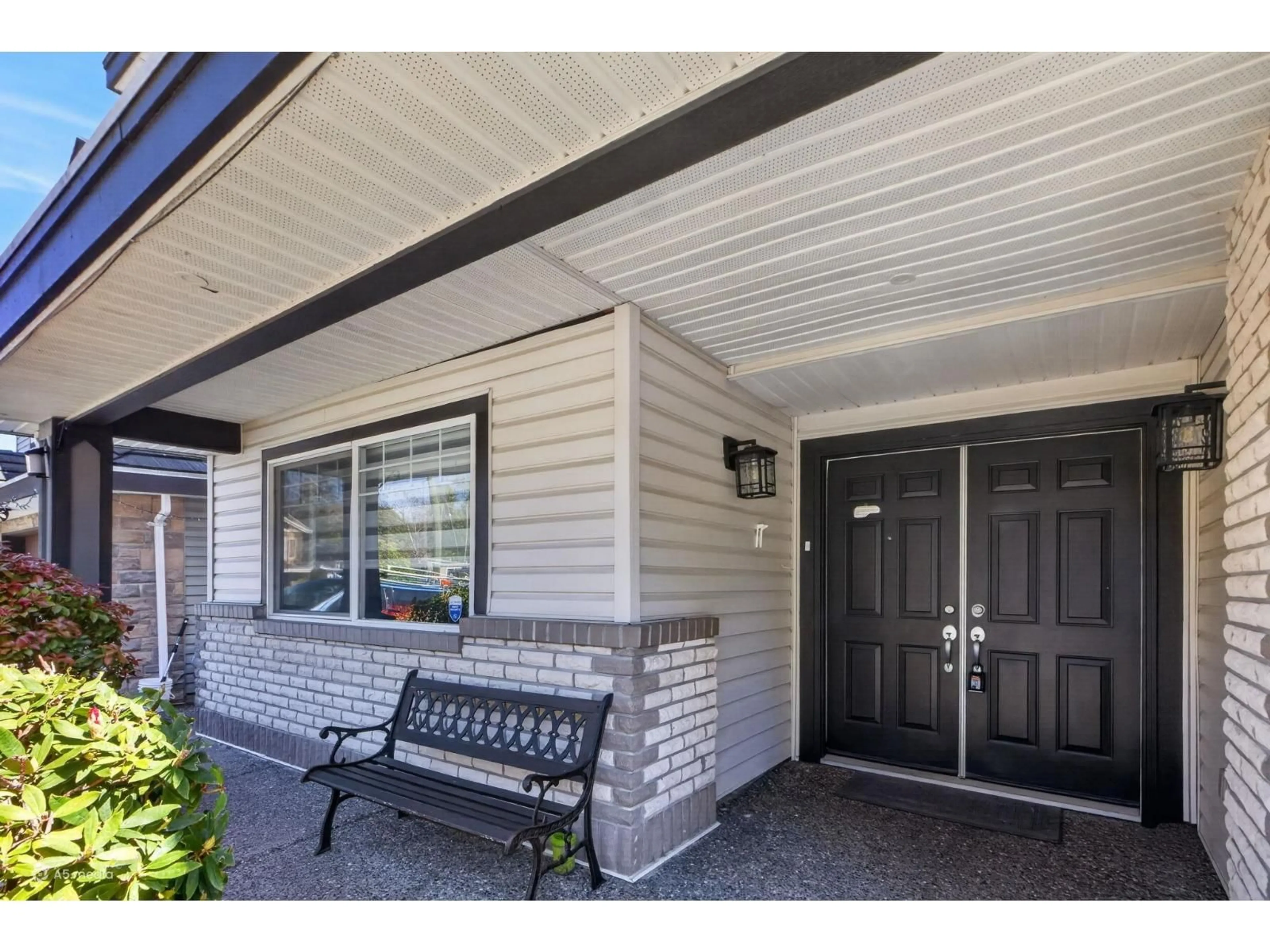Indoor entryway for 6280 137B STREET, Surrey British Columbia V3X3R1