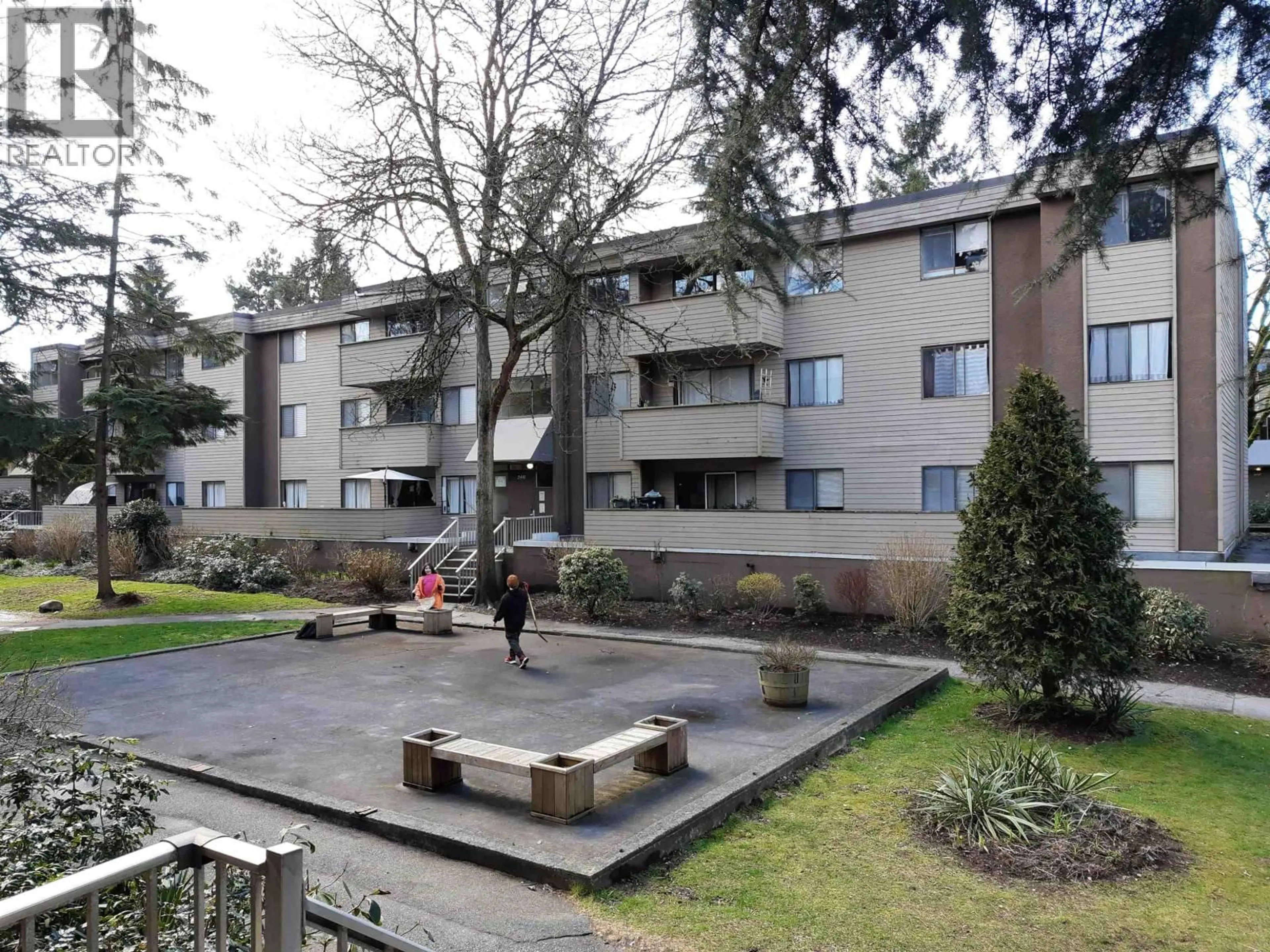 Patio, unknown for 31 - 2441 KELLY AVENUE, Port Coquitlam British Columbia V3C1Y3