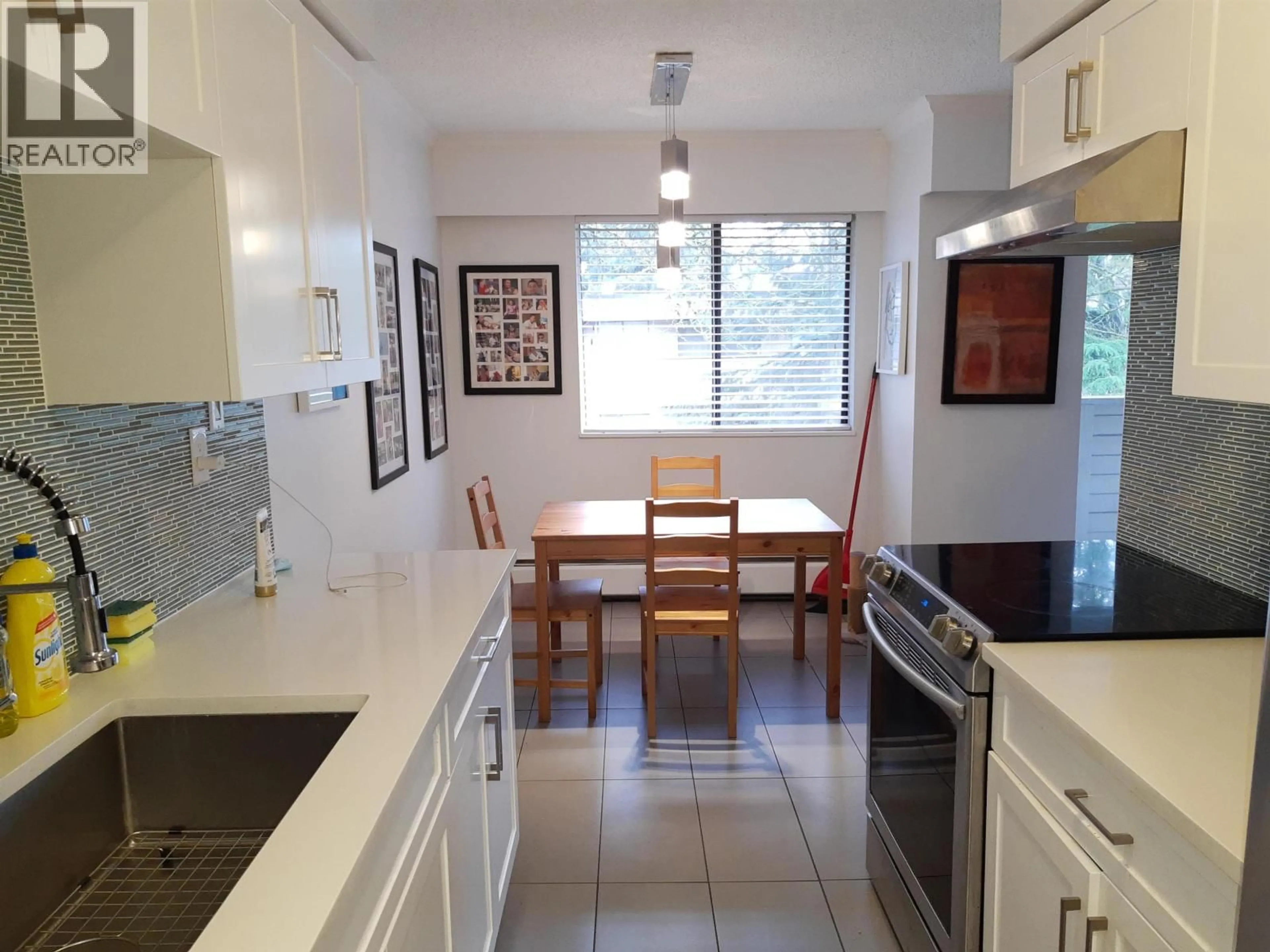 Standard kitchen, unknown for 31 - 2441 KELLY AVENUE, Port Coquitlam British Columbia V3C1Y3