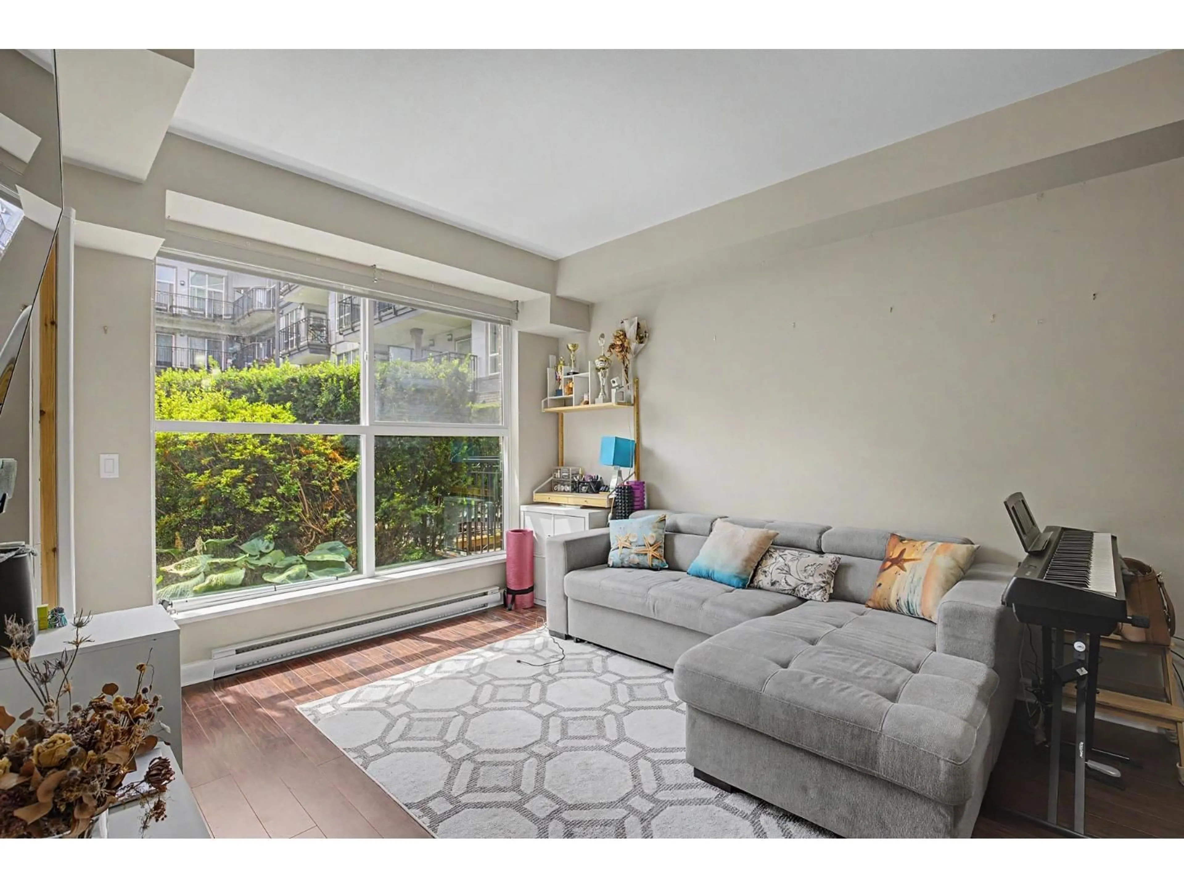 Living room with furniture, unknown for 114 - 12039 64 AVENUE, Surrey British Columbia V3W0R7