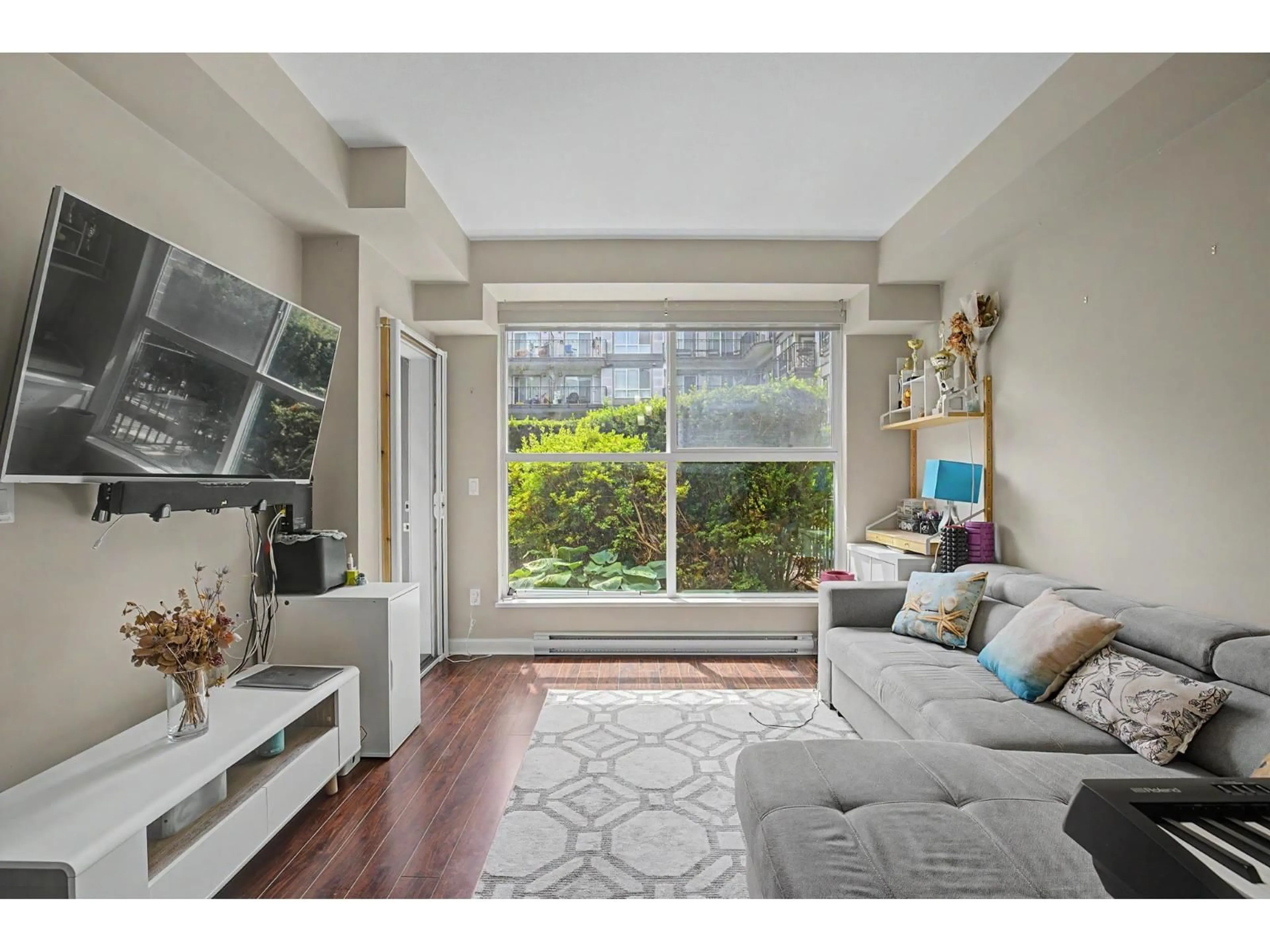 Living room with furniture, unknown for 114 - 12039 64 AVENUE, Surrey British Columbia V3W0R7
