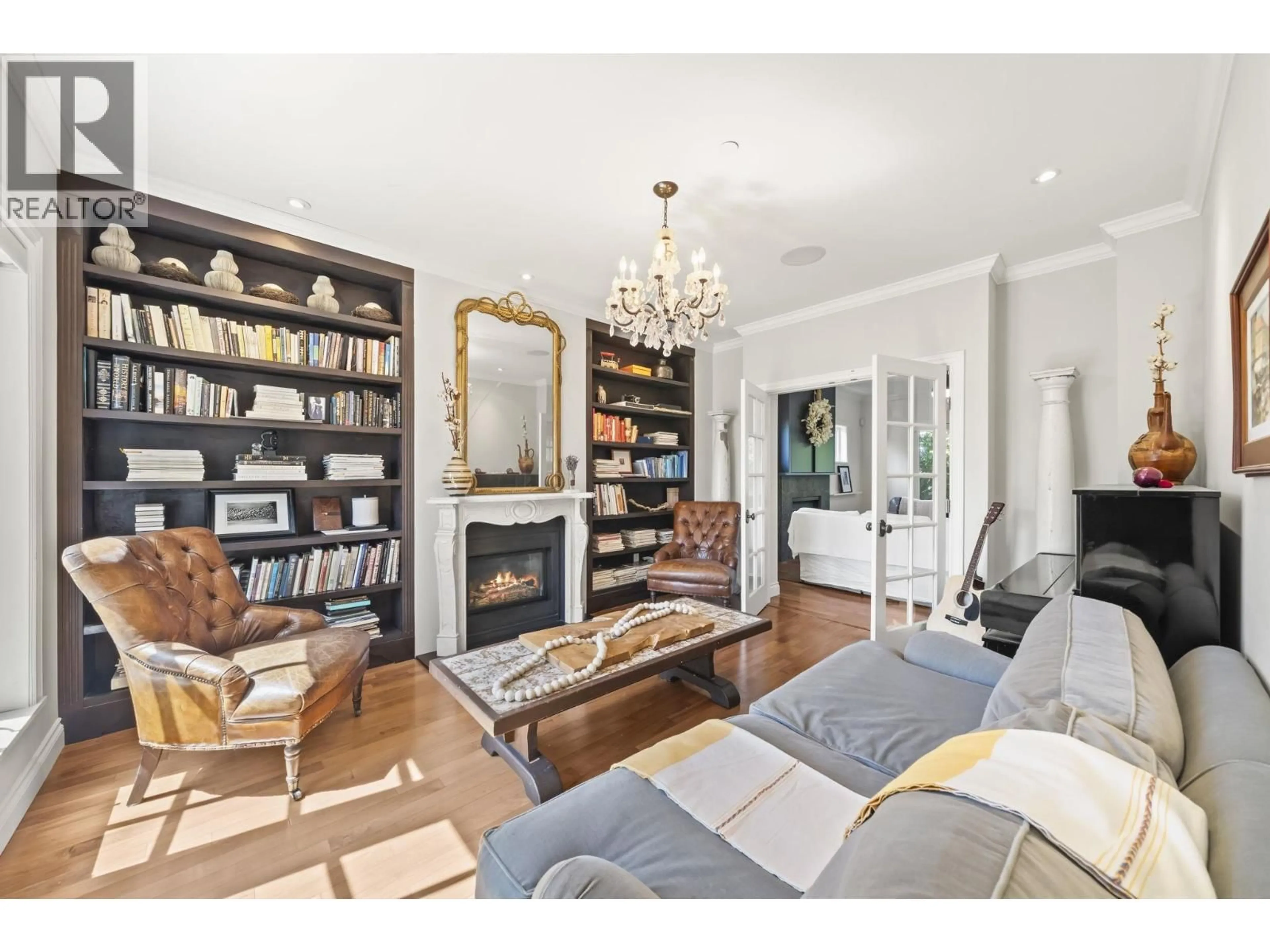 Living room with furniture, wood/laminate floor for 125 39TH AVENUE, Vancouver British Columbia V5Y2P1